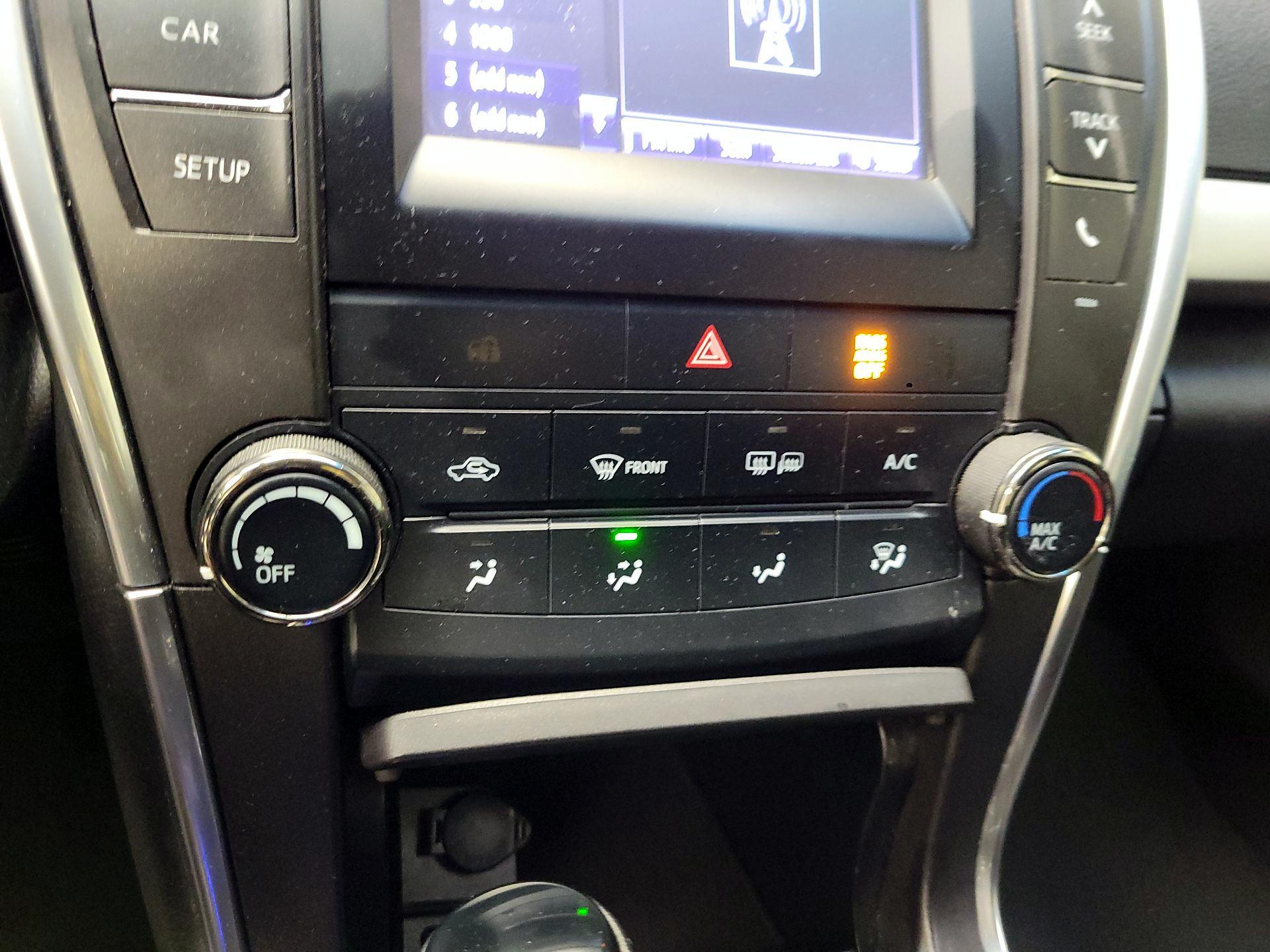 Thumbnail: 2016 Toyota Camry - 16