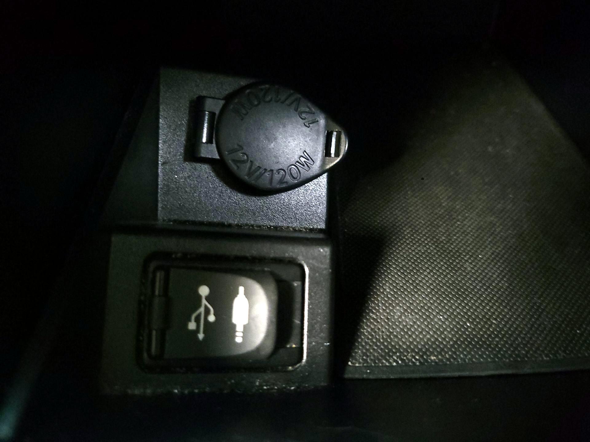 Thumbnail: 2016 Toyota Camry - 18