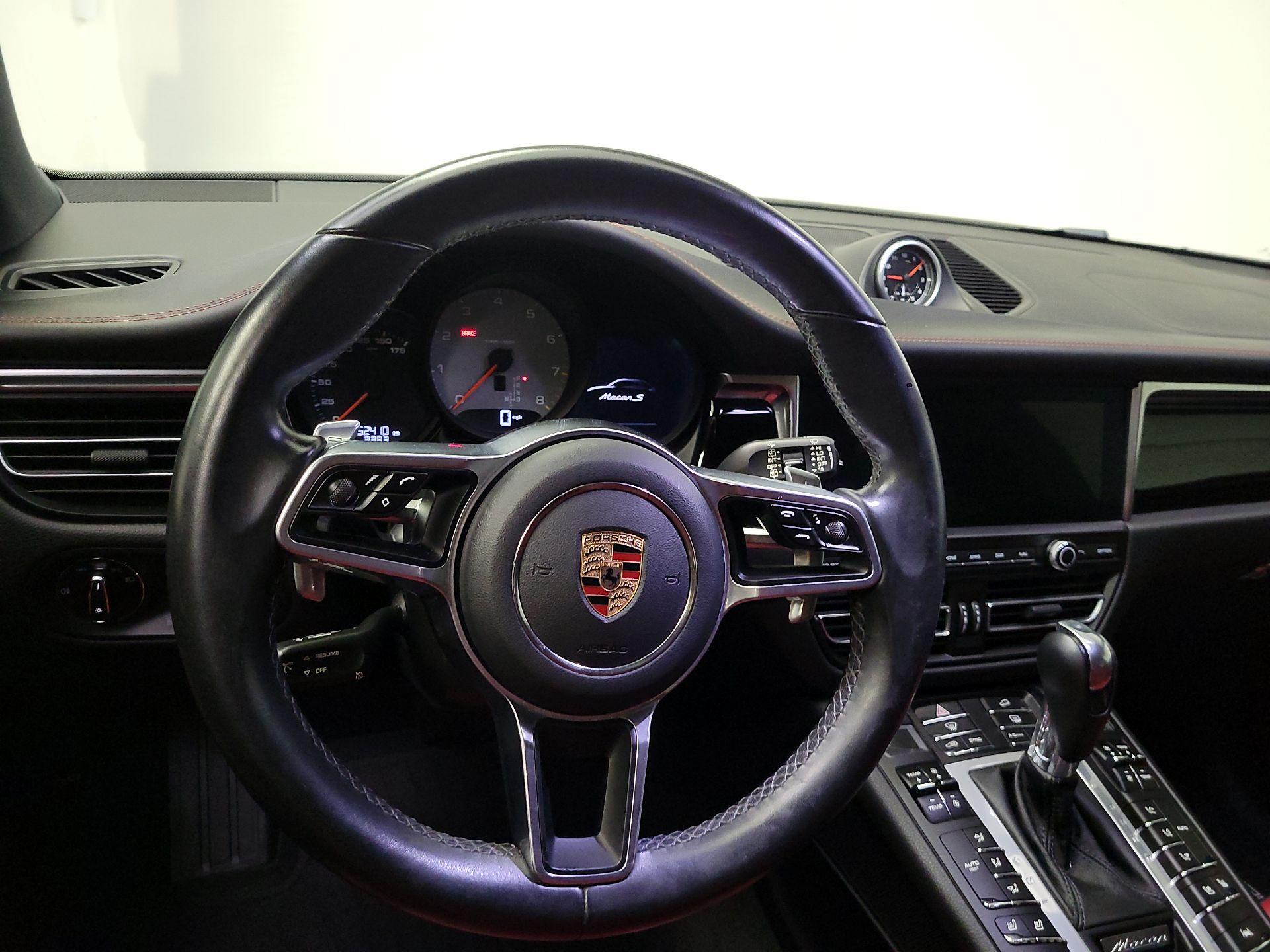 Thumbnail: 2020 Porsche Macan - 10