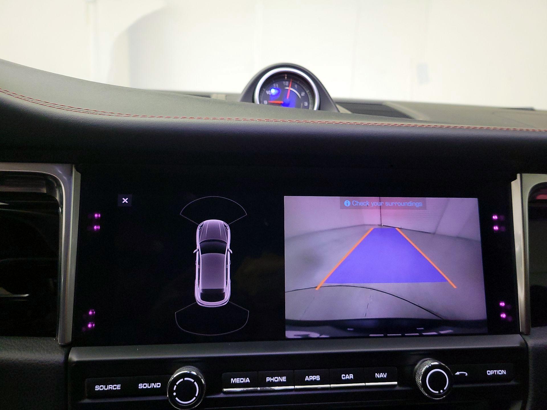 Thumbnail: 2020 Porsche Macan - 14