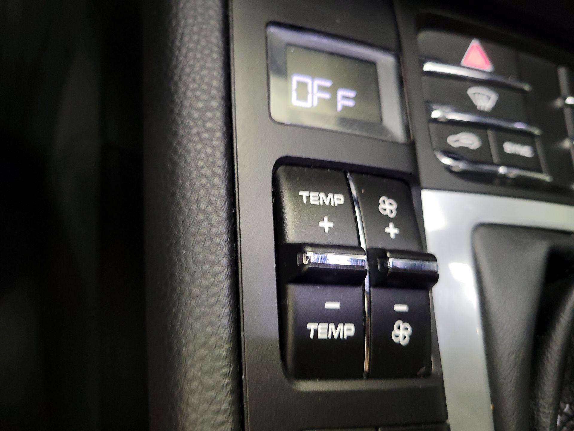 Thumbnail: 2020 Porsche Macan - 16