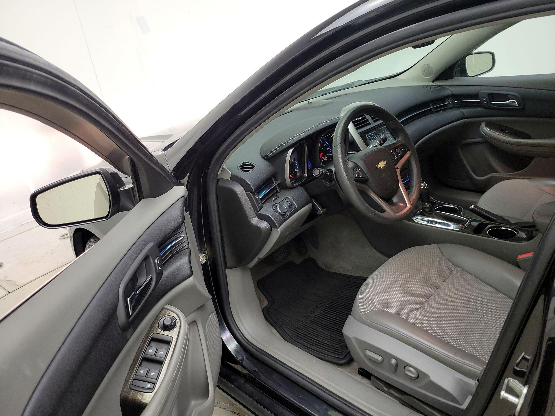 Thumbnail: 2015 Chevrolet Malibu - 11