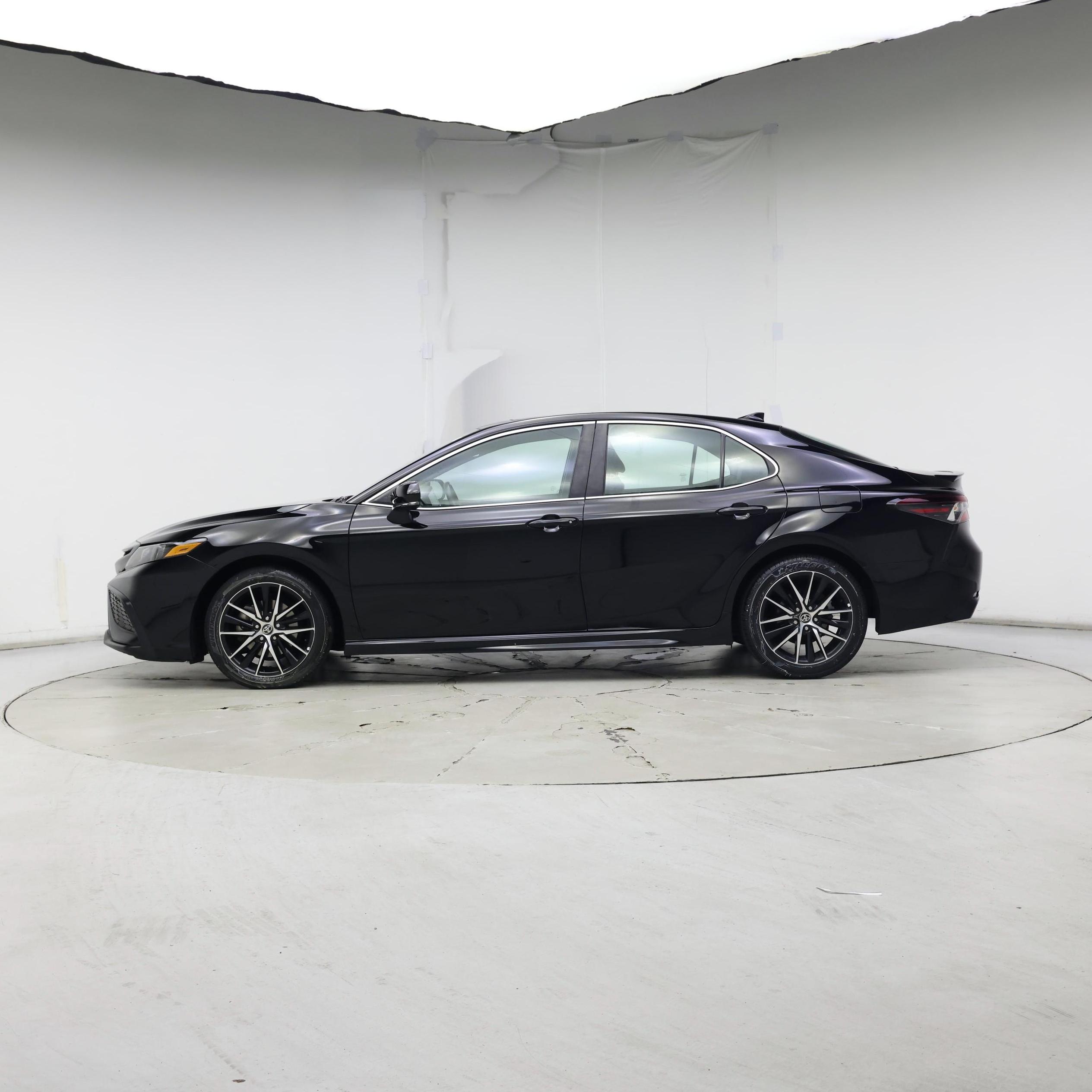 Thumbnail: 2022 Toyota Camry - 3