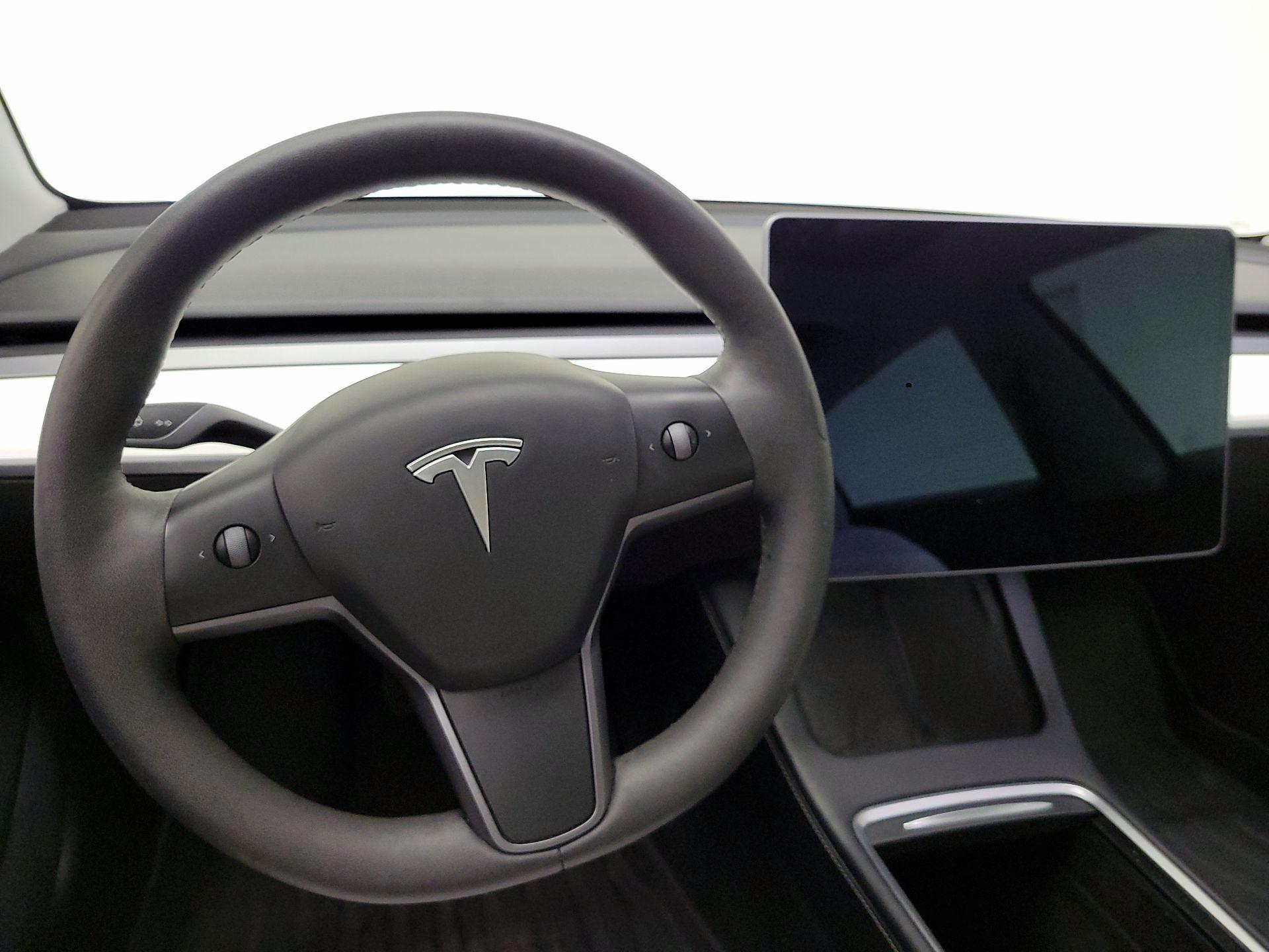 Thumbnail: 2021 Tesla Model 3 - 10