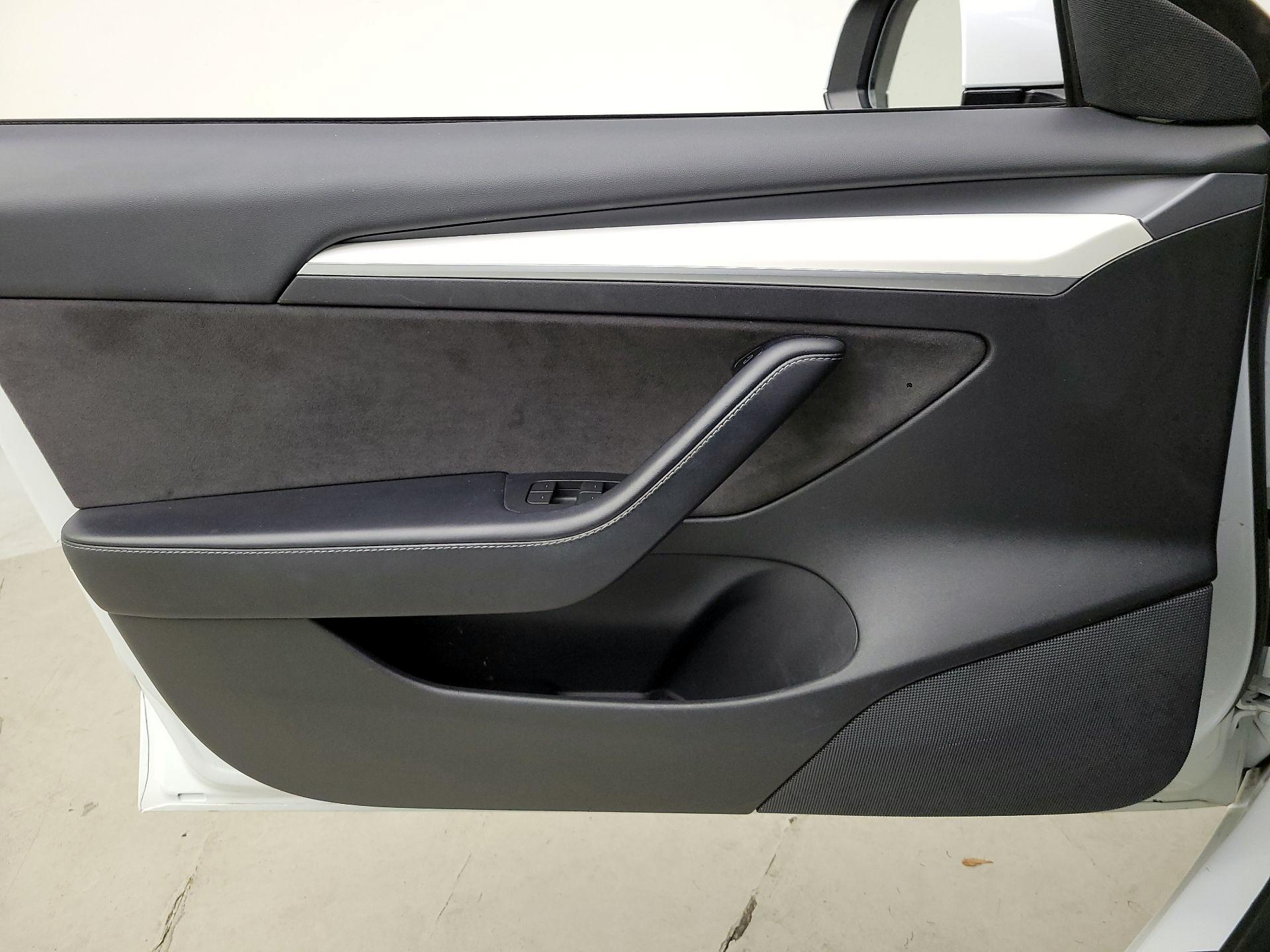 Thumbnail: 2021 Tesla Model 3 - 12