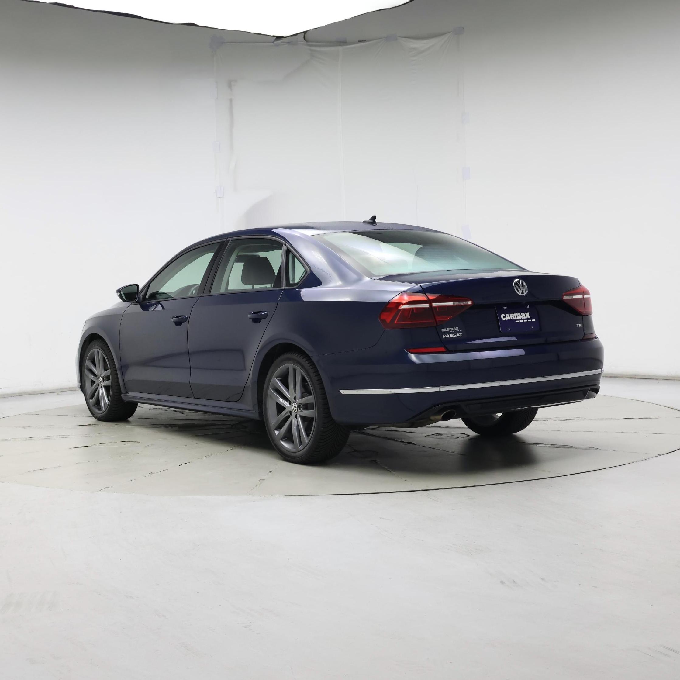 Thumbnail: 2018 Volkswagen Passat - 2