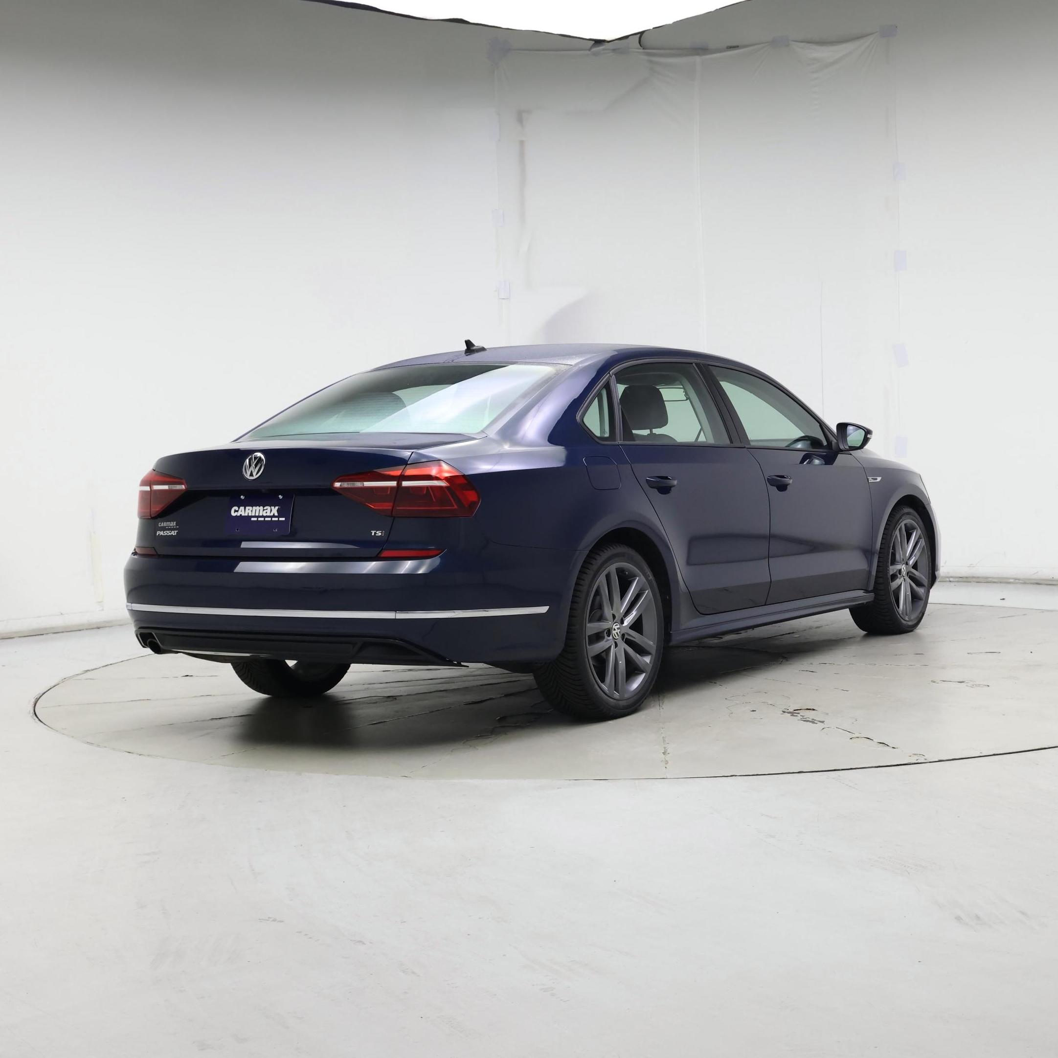 Thumbnail: 2018 Volkswagen Passat - 8