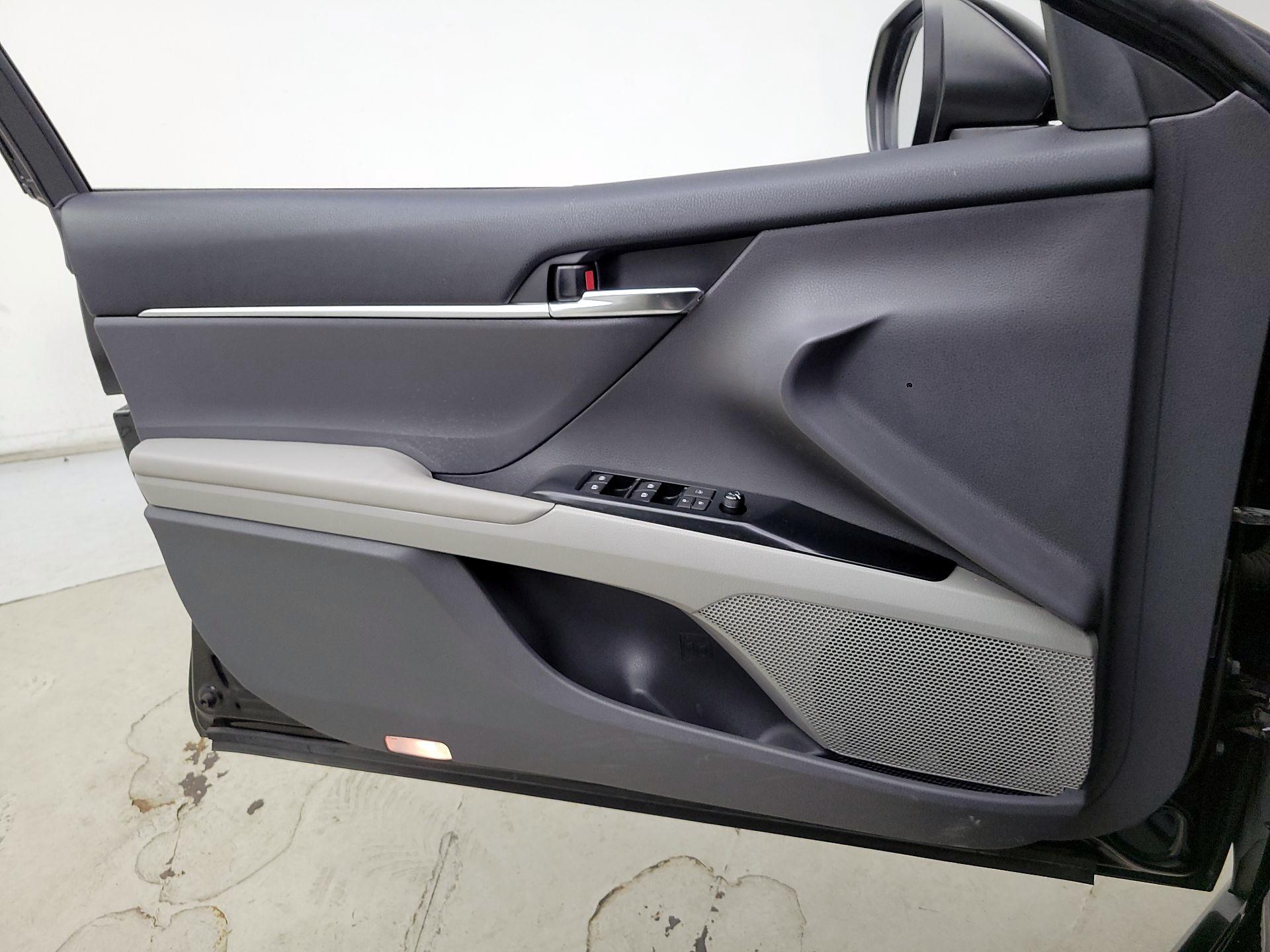 Thumbnail: 2019 Toyota Camry - 12