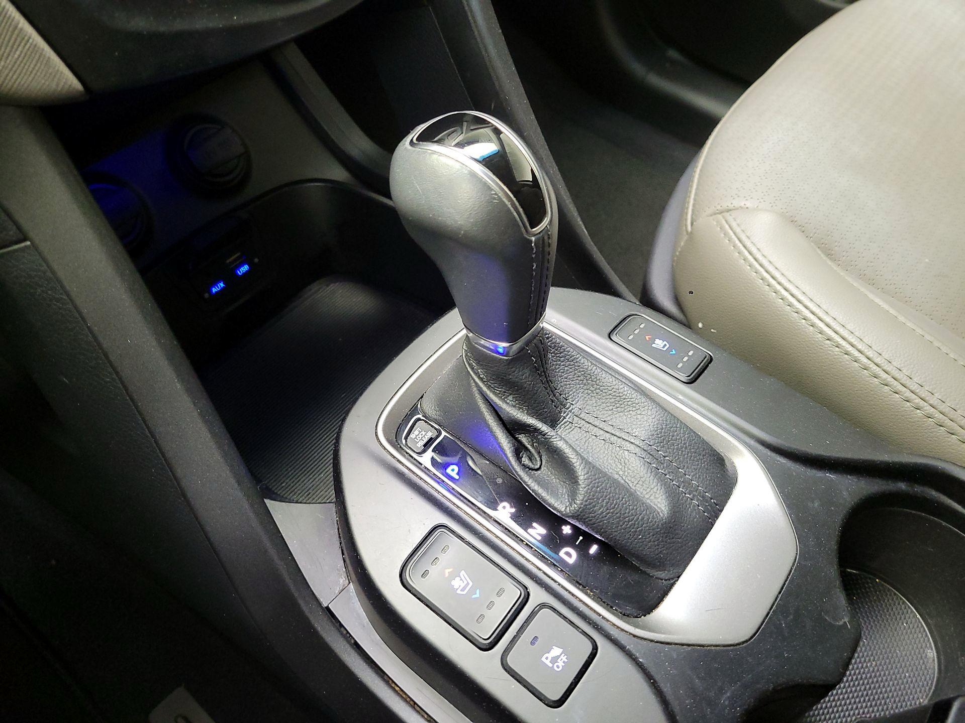 Thumbnail: 2016 Hyundai Santa Fe - 18