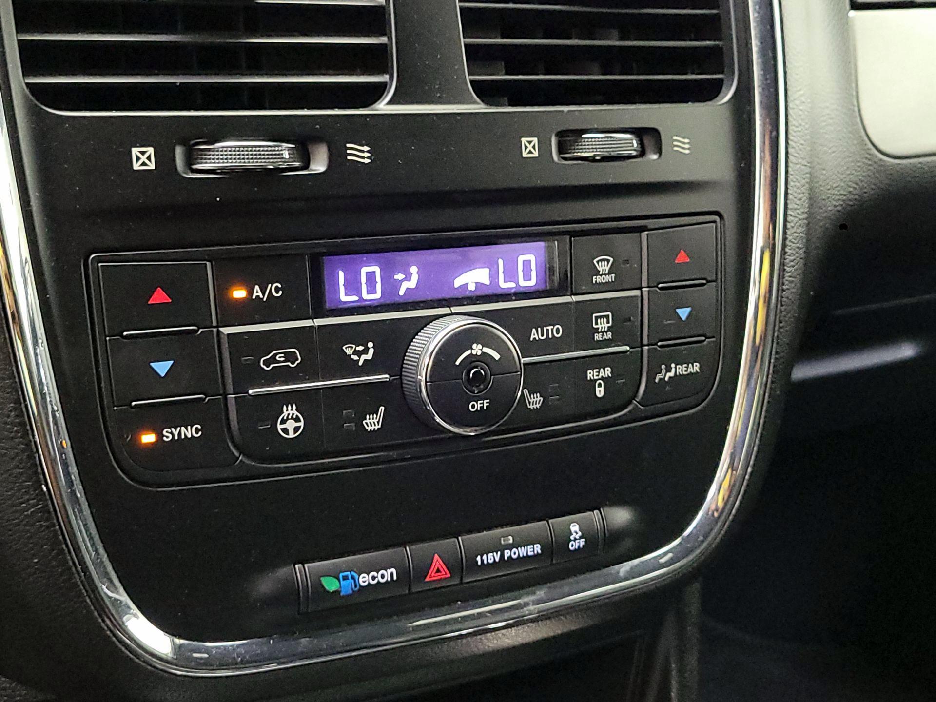 Thumbnail: 2018 Dodge Grand Caravan - 17