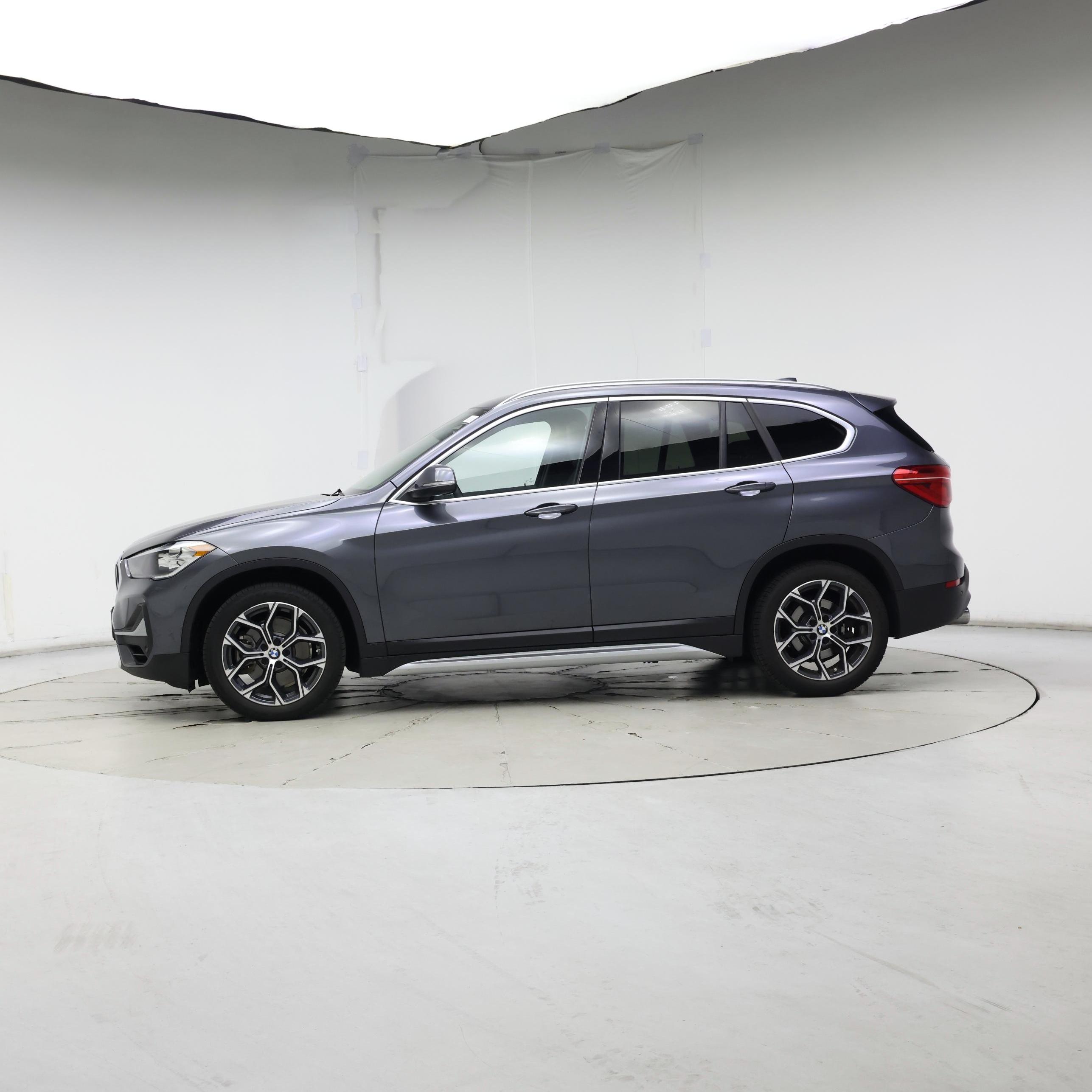 Thumbnail: 2021 BMW X1 - 3