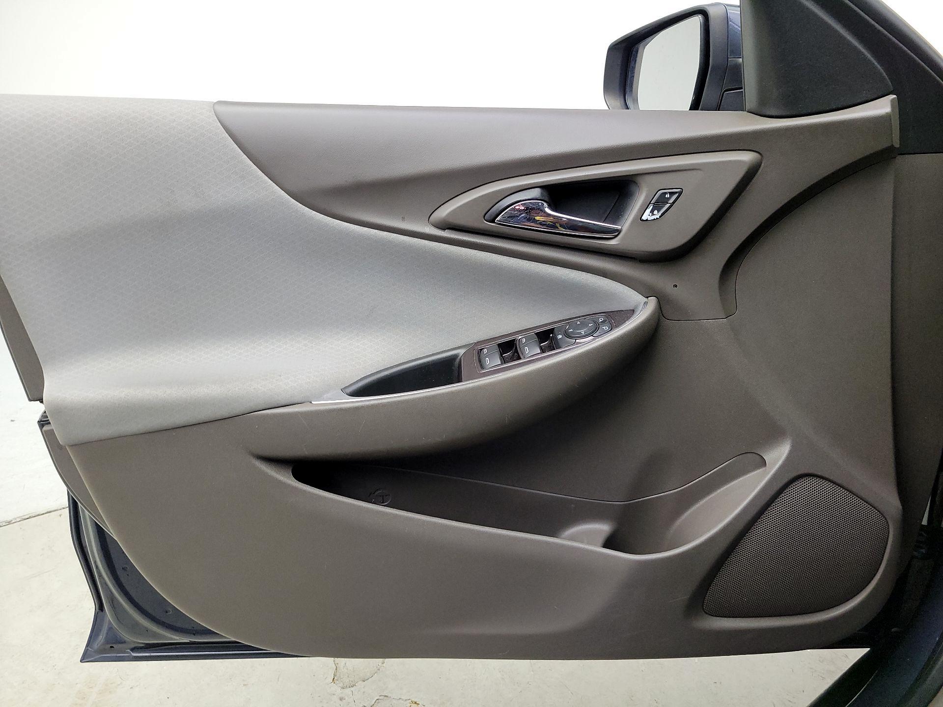 Thumbnail: 2019 Chevrolet Malibu - 12
