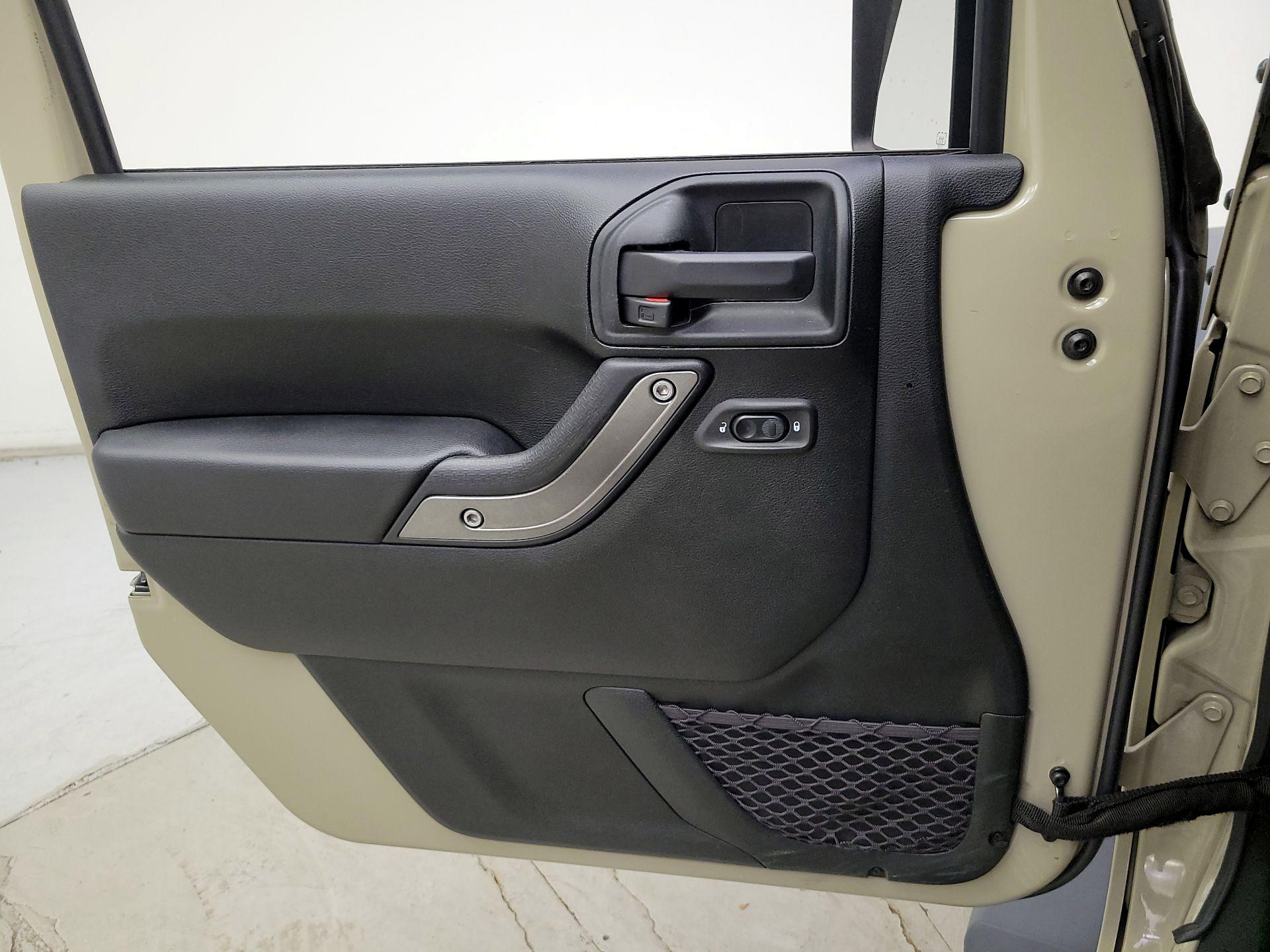 Thumbnail: 2018 Jeep Wrangler - 12