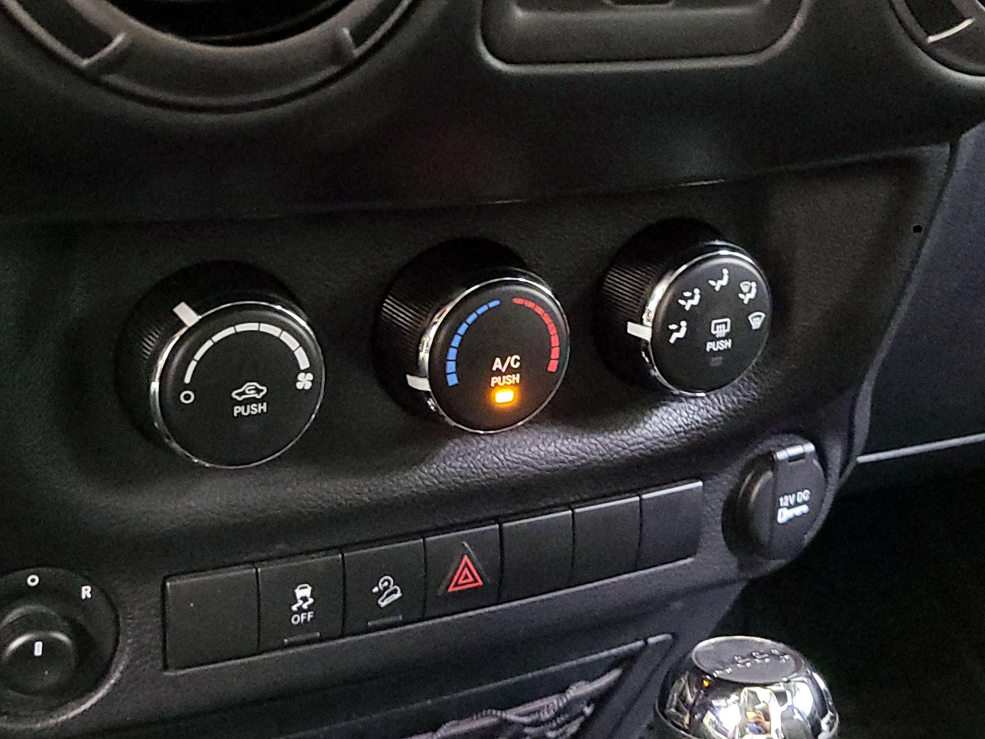 Thumbnail: 2018 Jeep Wrangler - 15