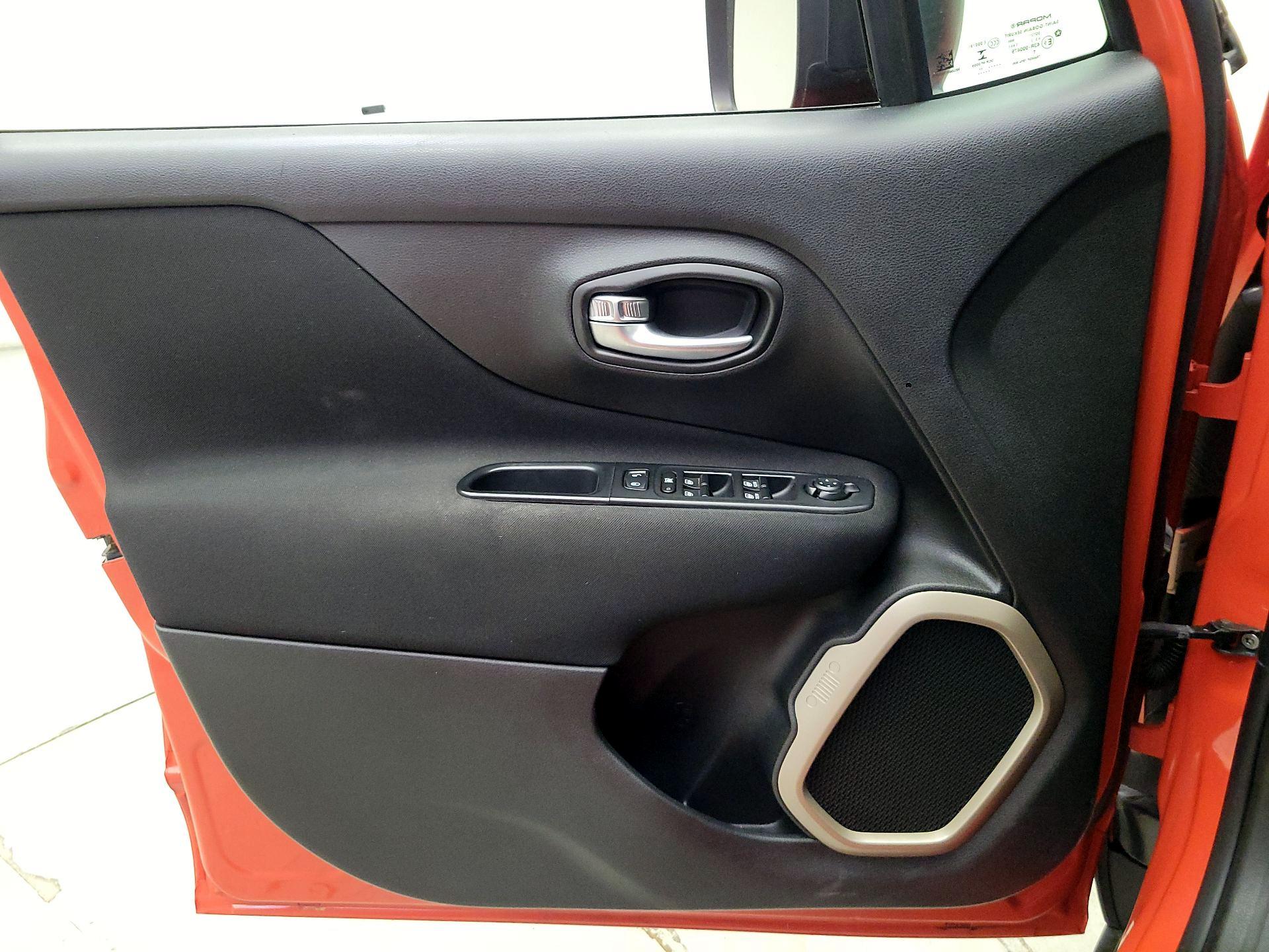 Thumbnail: 2017 Jeep Renegade - 12