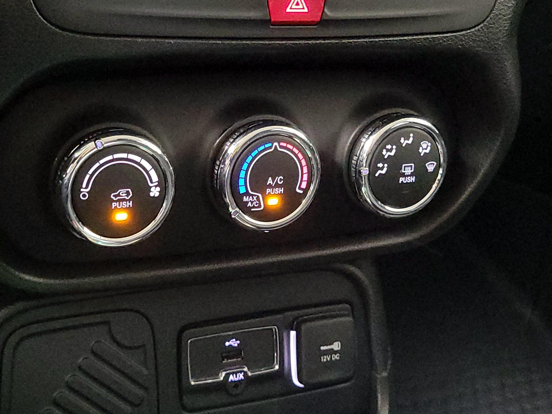 Thumbnail: 2017 Jeep Renegade - 16