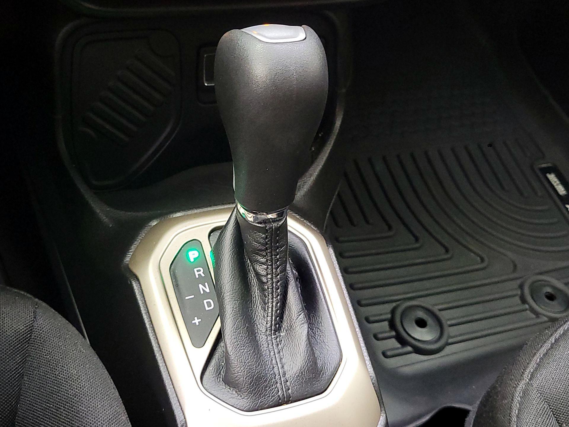 Thumbnail: 2017 Jeep Renegade - 17