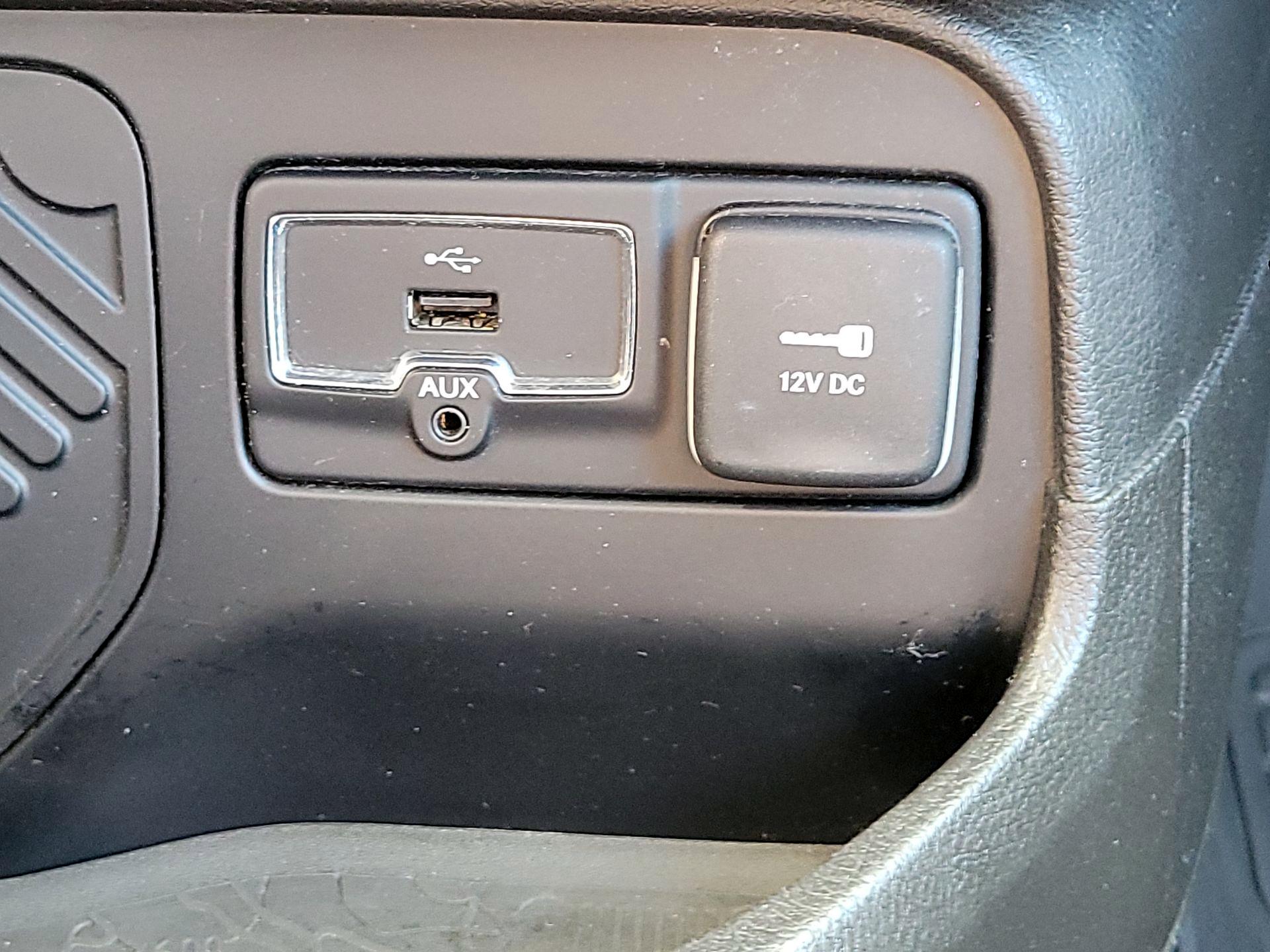 Thumbnail: 2017 Jeep Renegade - 18