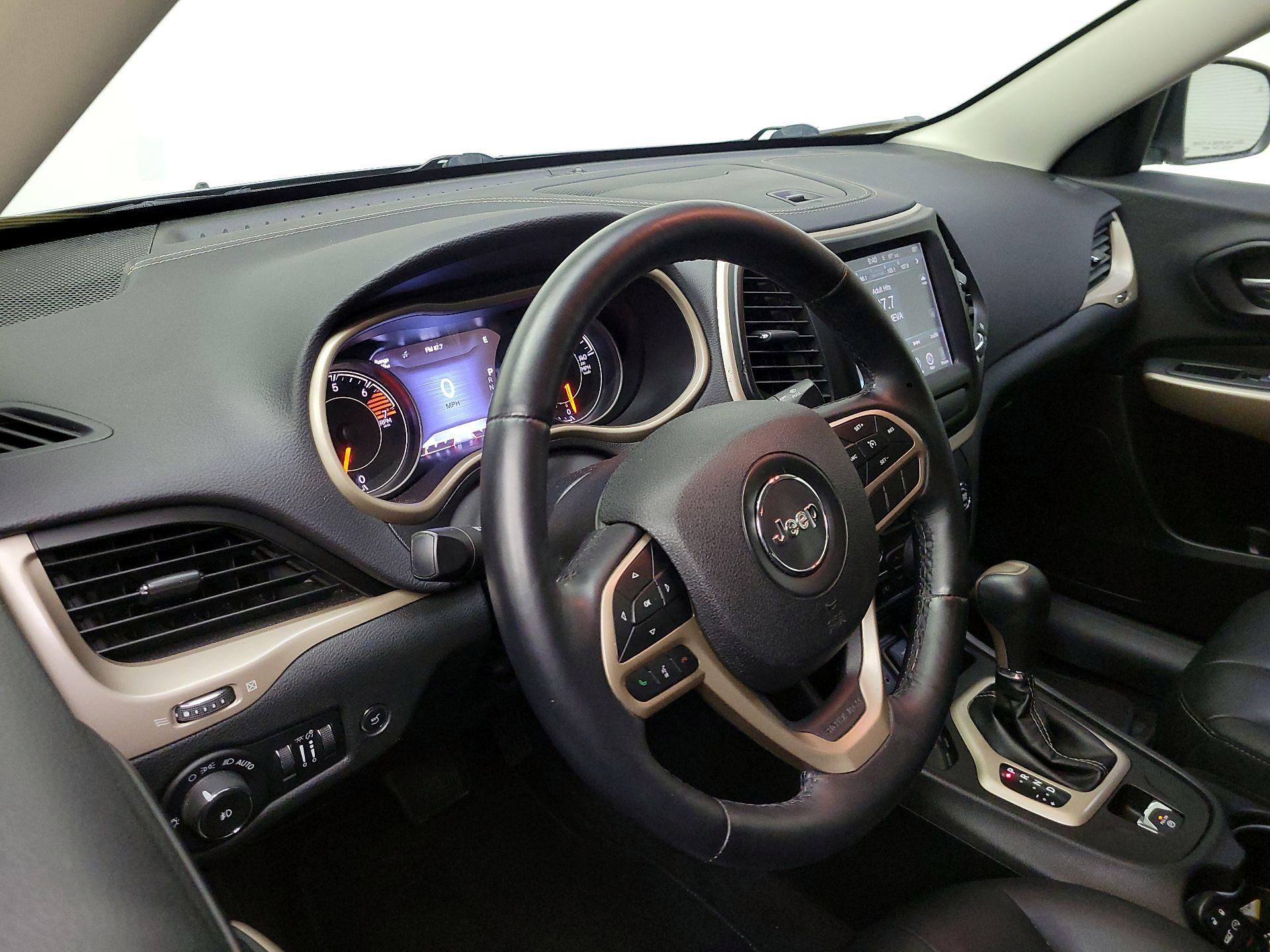 Thumbnail: 2018 Jeep Cherokee - 9