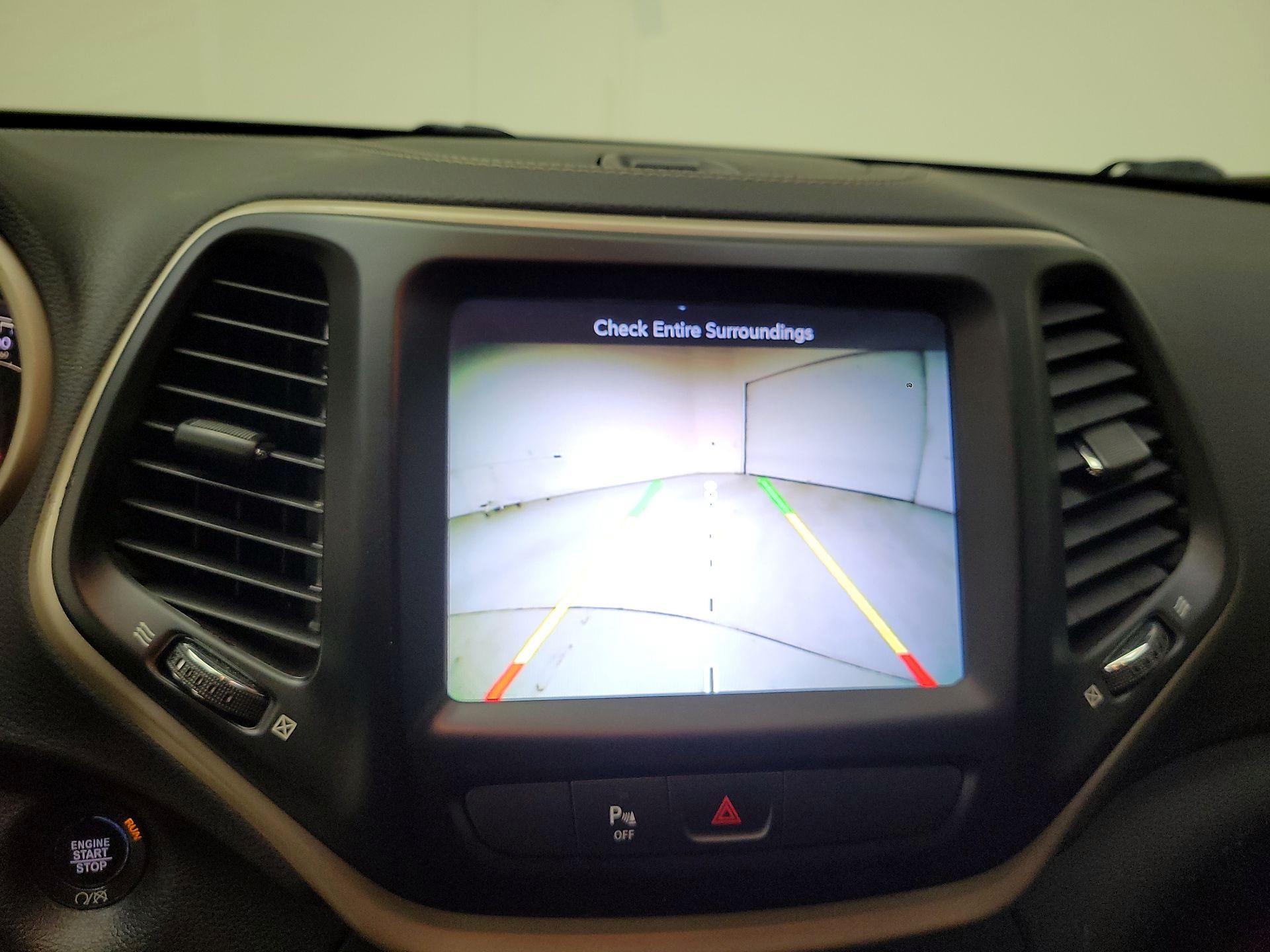 Thumbnail: 2018 Jeep Cherokee - 14