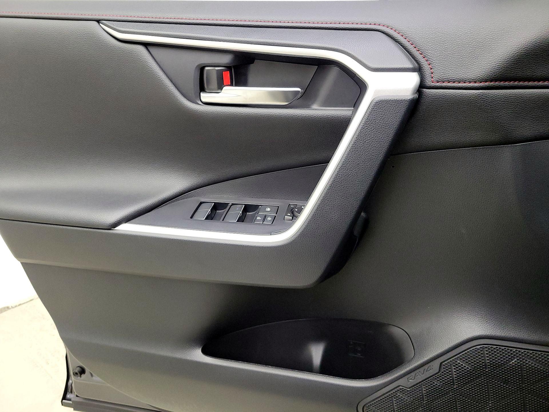 Thumbnail: 2021 Toyota RAV4 - 12