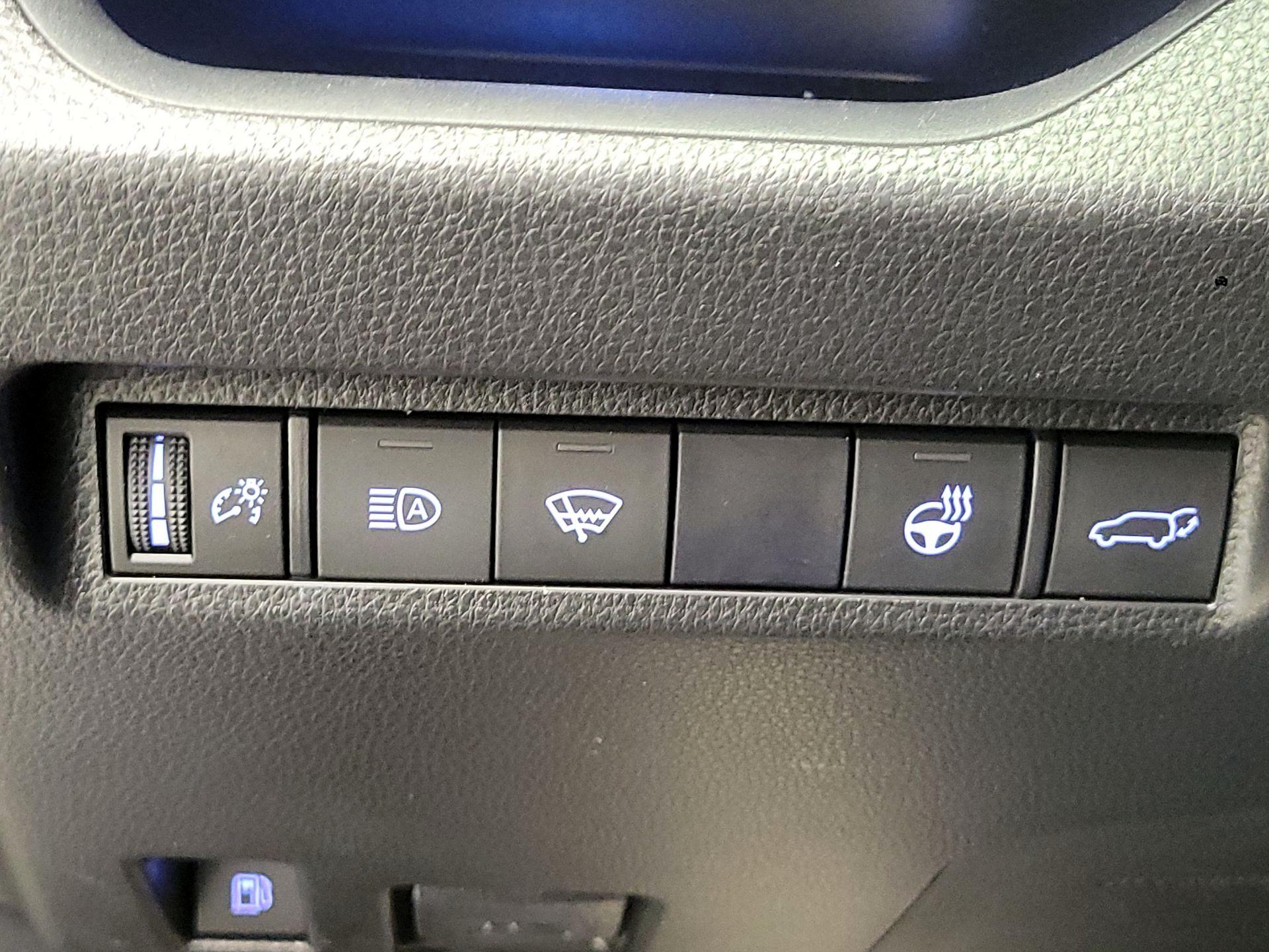 Thumbnail: 2021 Toyota RAV4 - 13