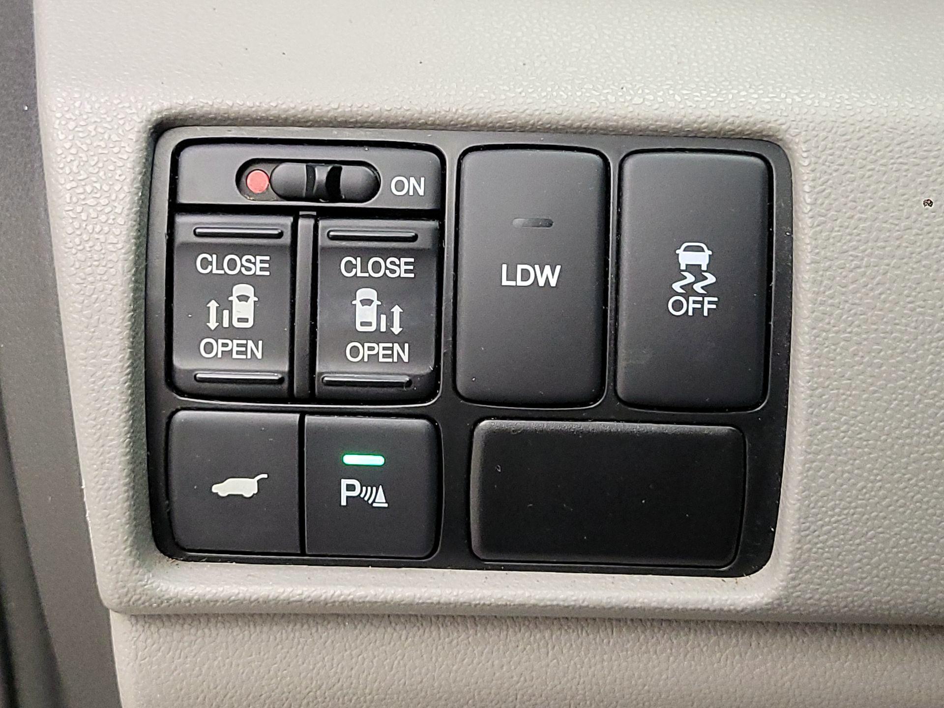 Thumbnail: 2015 Honda Odyssey - 13