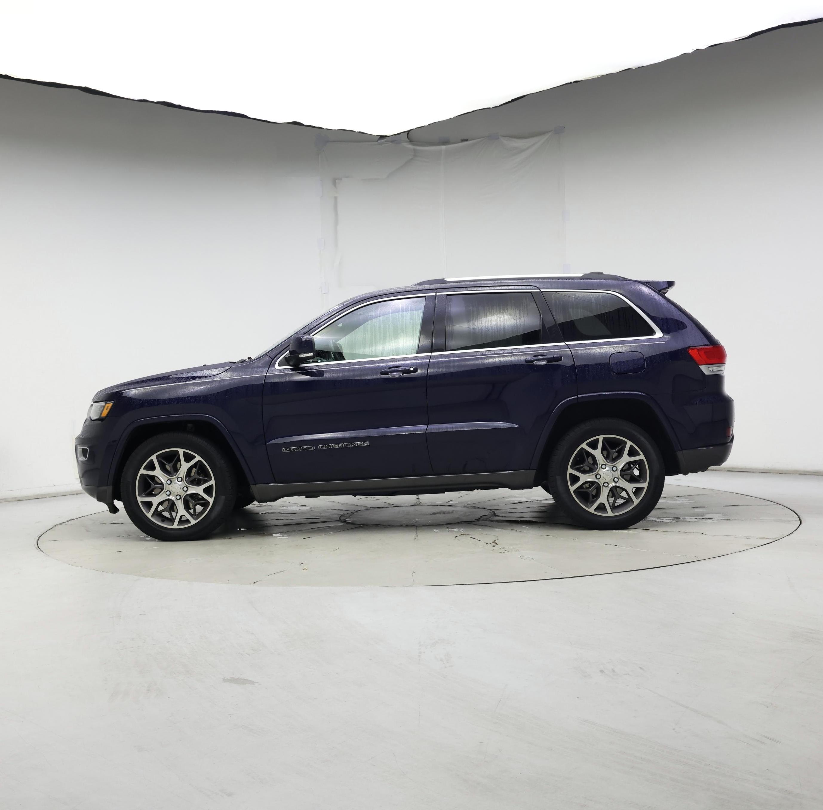 Thumbnail: 2018 Jeep Grand Cherokee - 3
