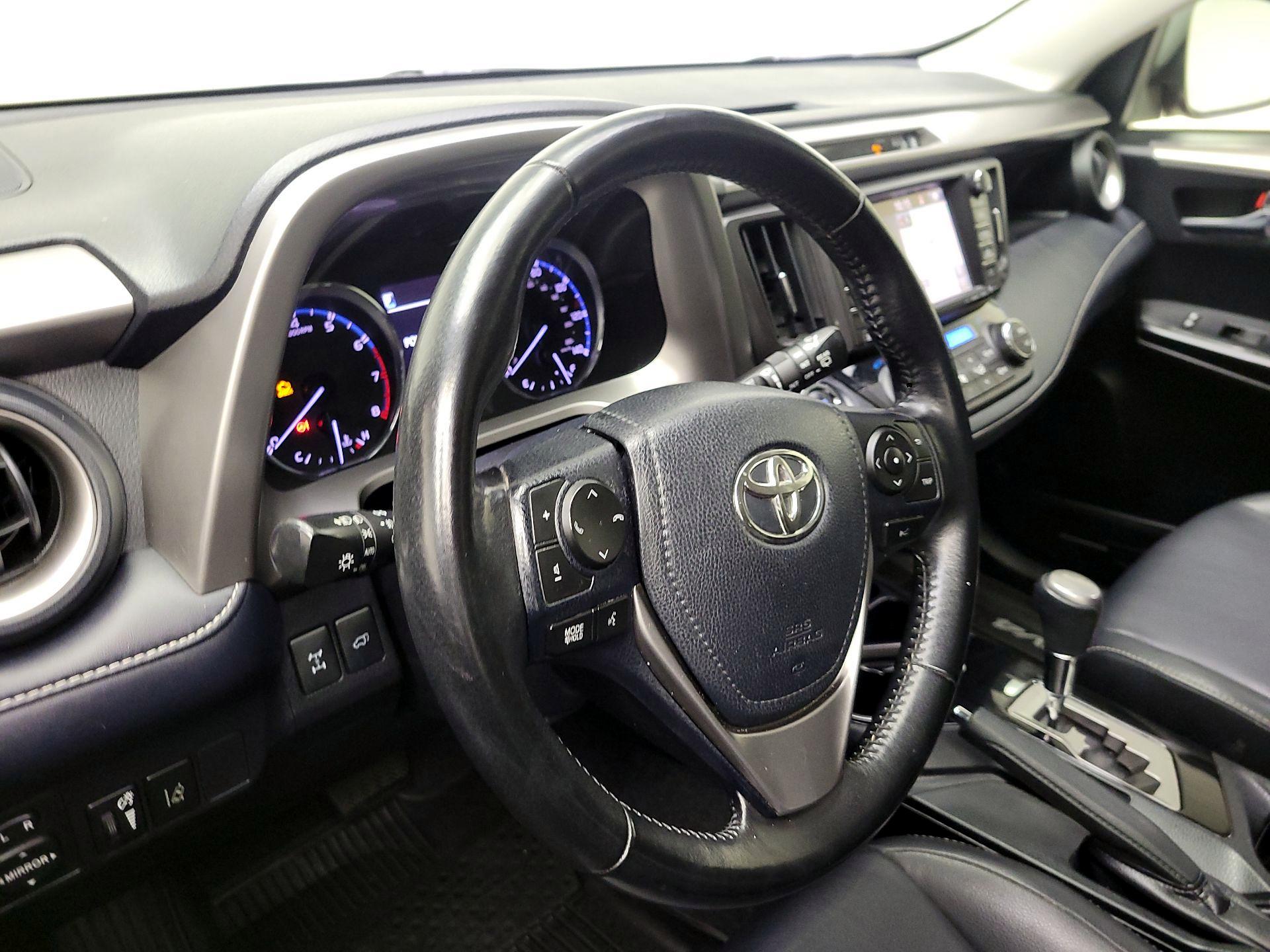 Thumbnail: 2018 Toyota RAV4 - 9