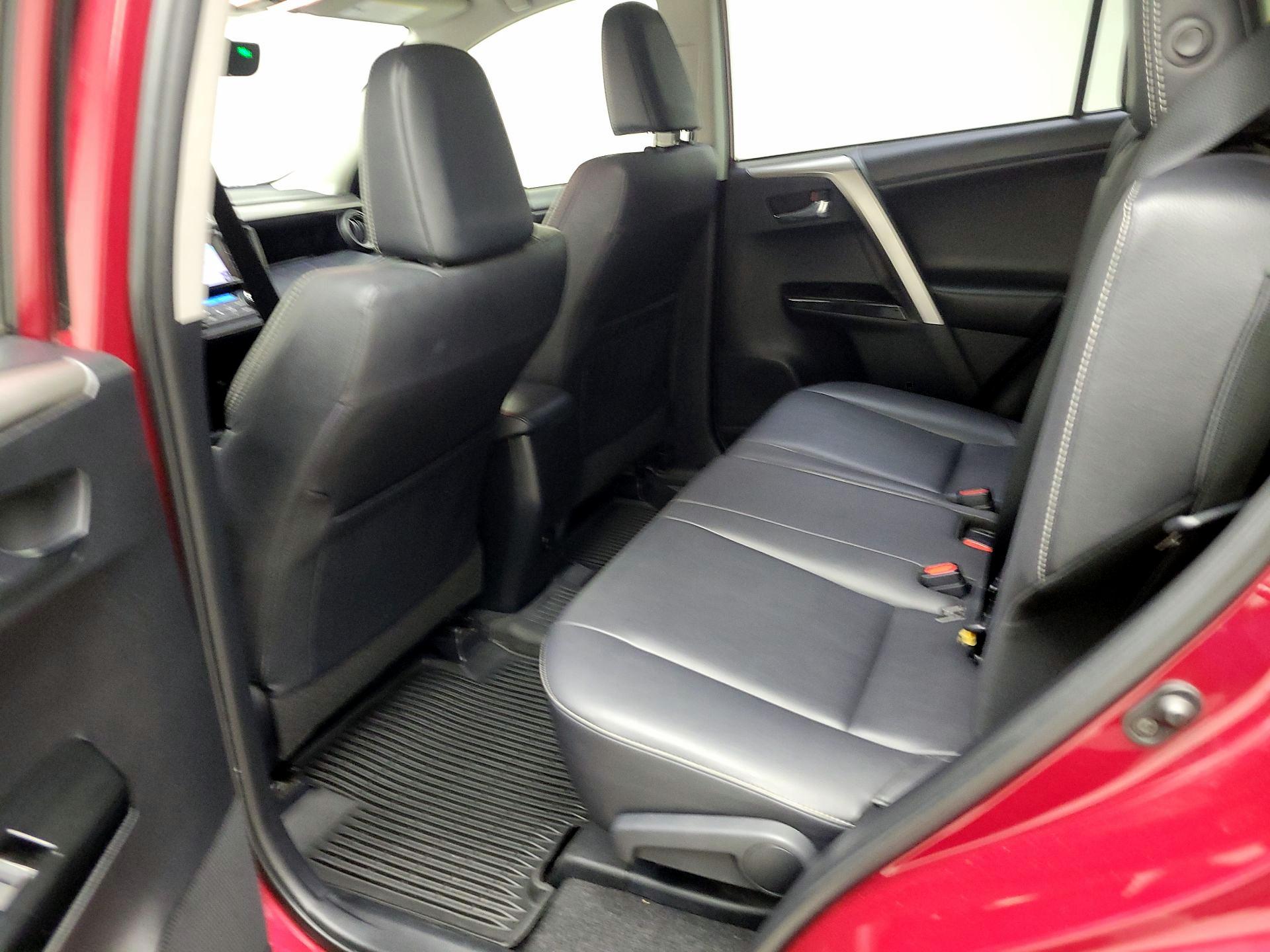 Thumbnail: 2018 Toyota RAV4 - 19
