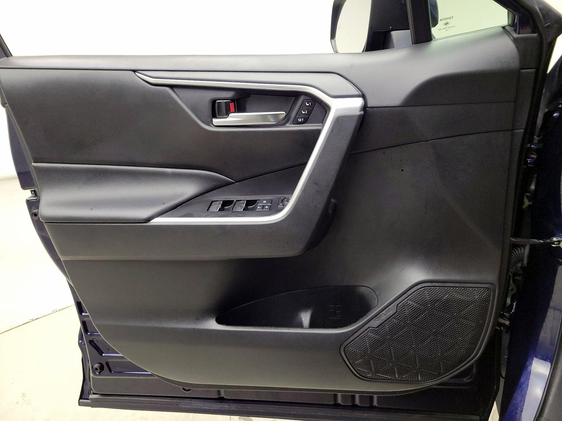 Thumbnail: 2022 Toyota RAV4 - 12