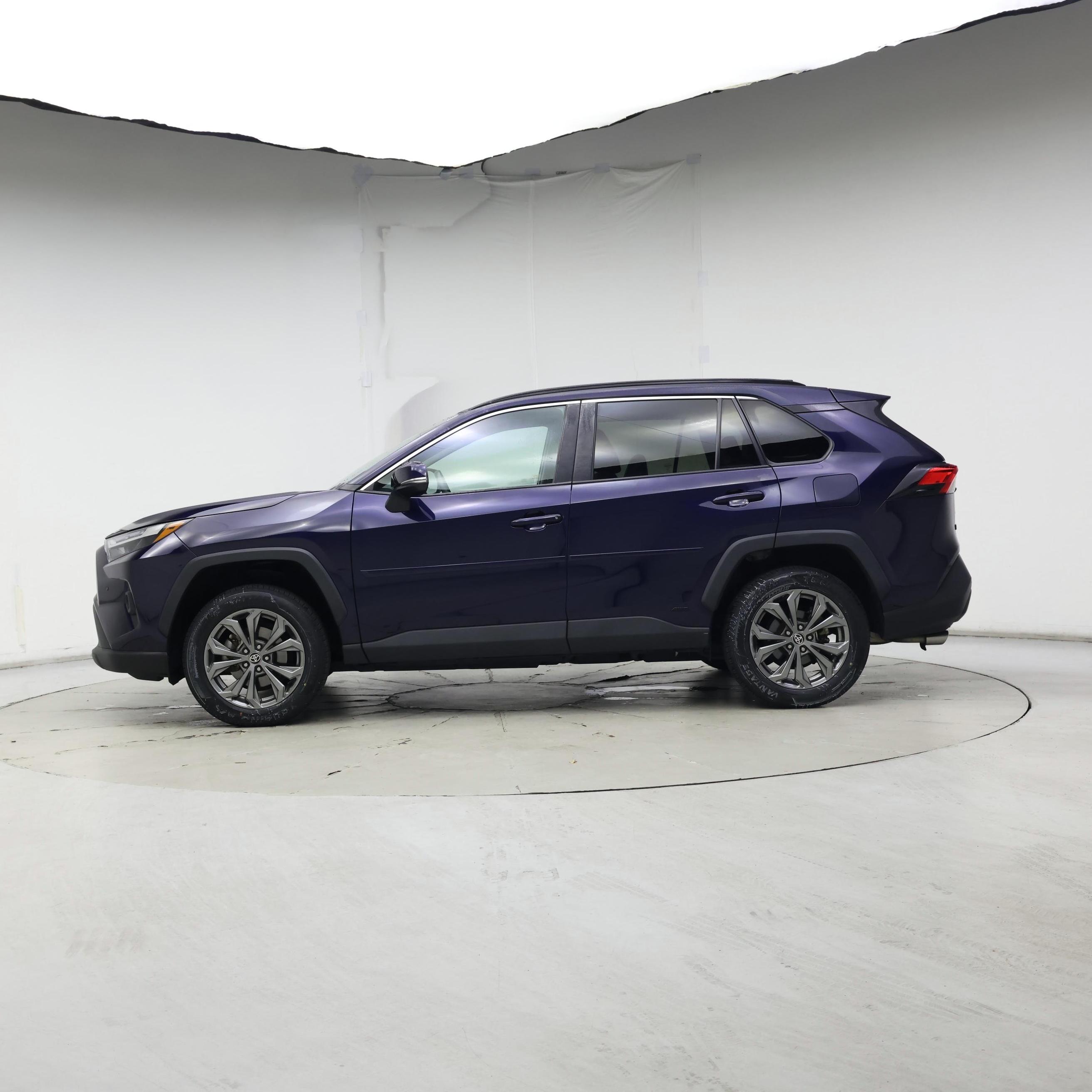 Thumbnail: 2022 Toyota RAV4 - 3