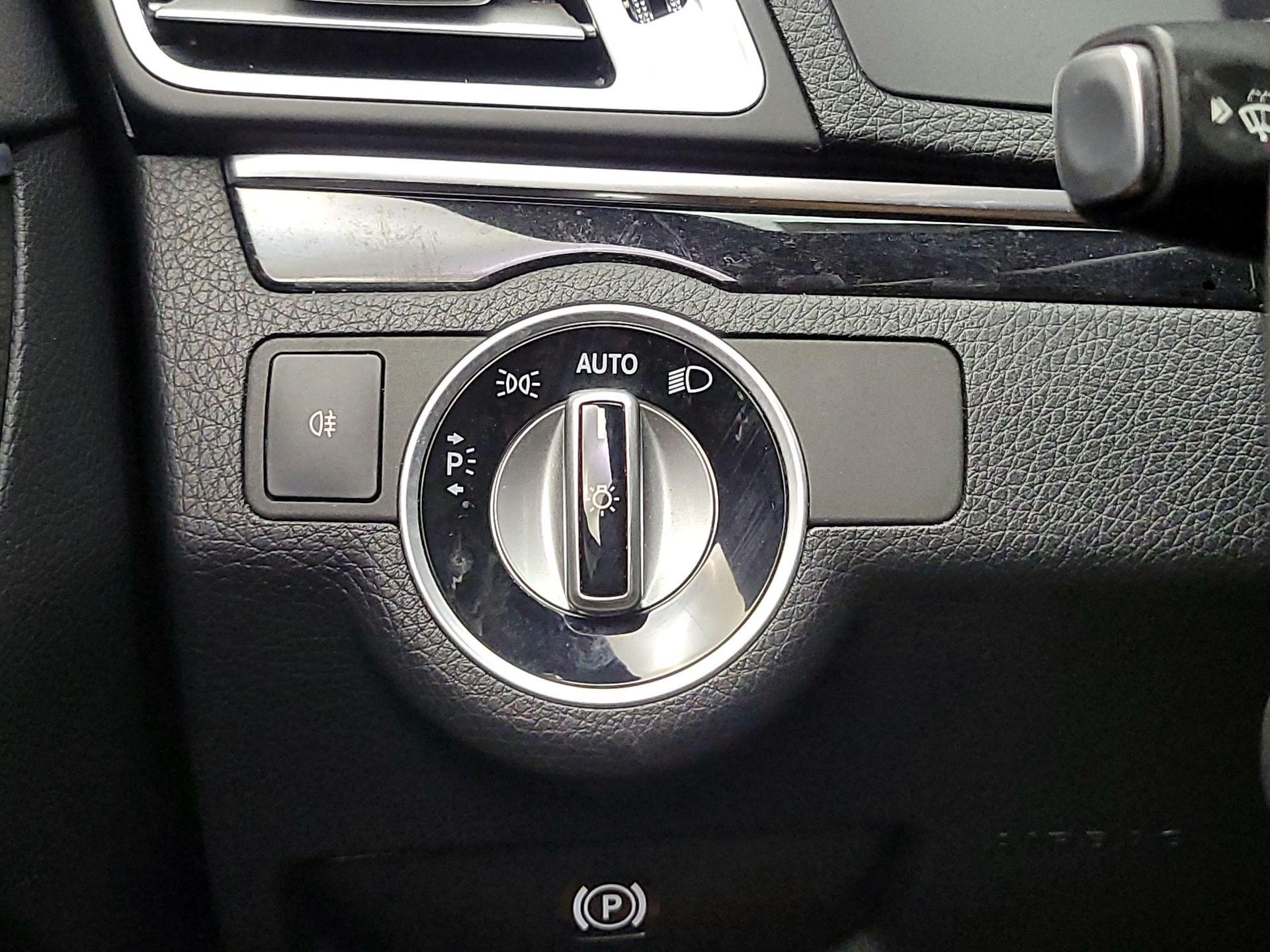 Thumbnail: 2016 Mercedes-Benz E-Class - 13