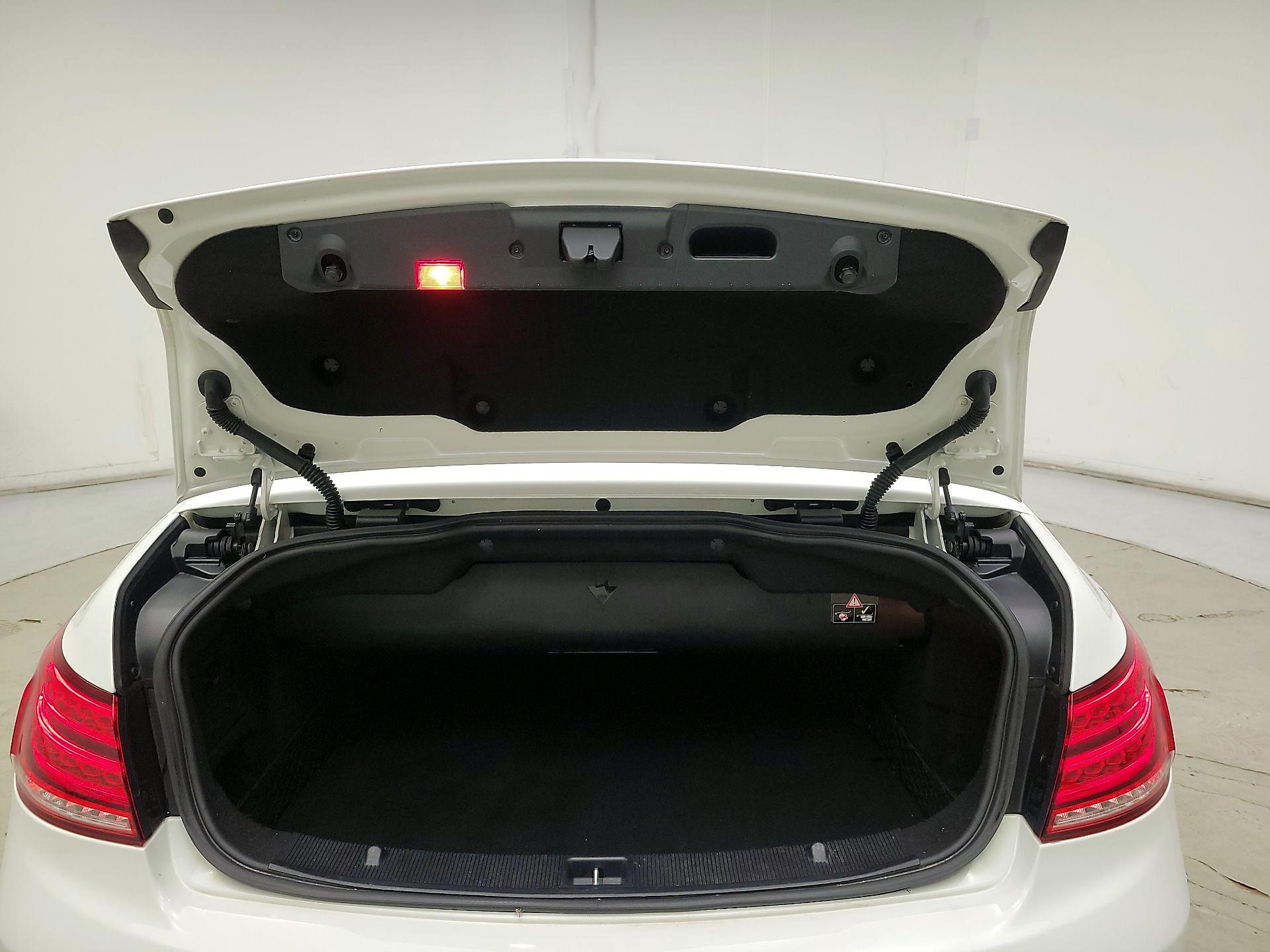 Thumbnail: 2016 Mercedes-Benz E-Class - 20