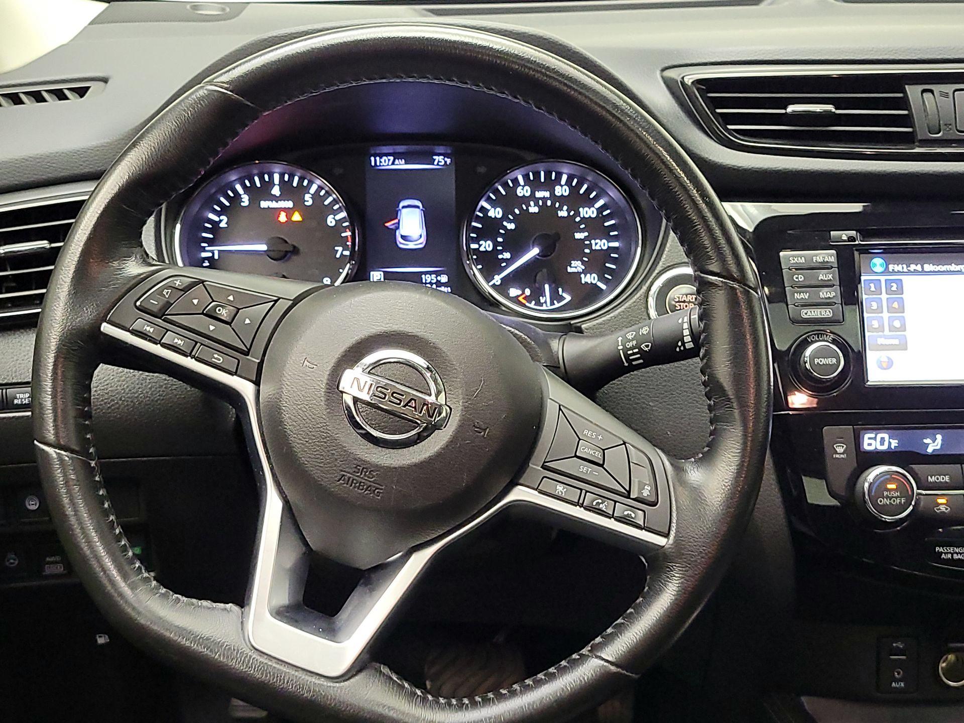 Thumbnail: 2017 Nissan Rogue Sport - 10