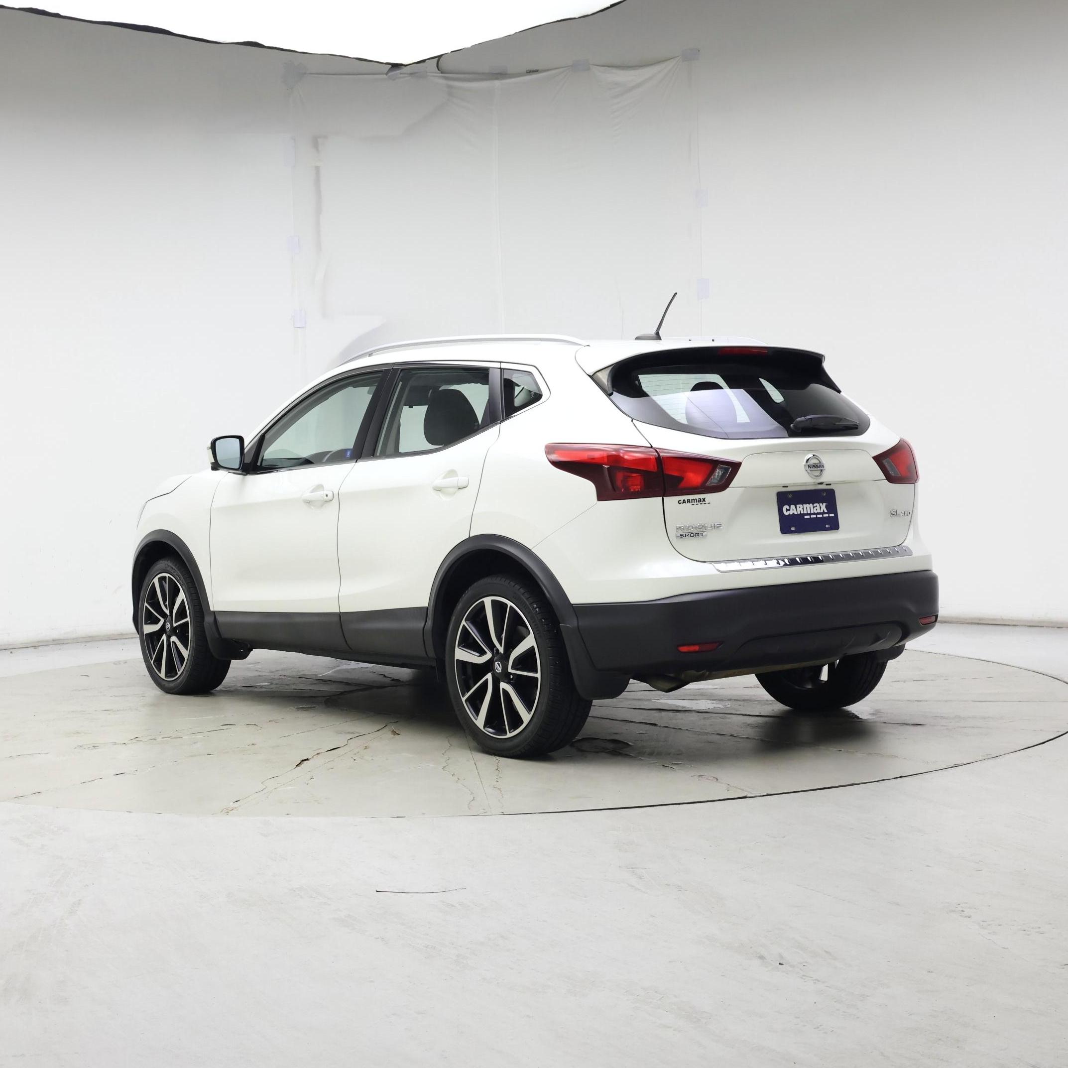 Thumbnail: 2017 Nissan Rogue Sport - 2