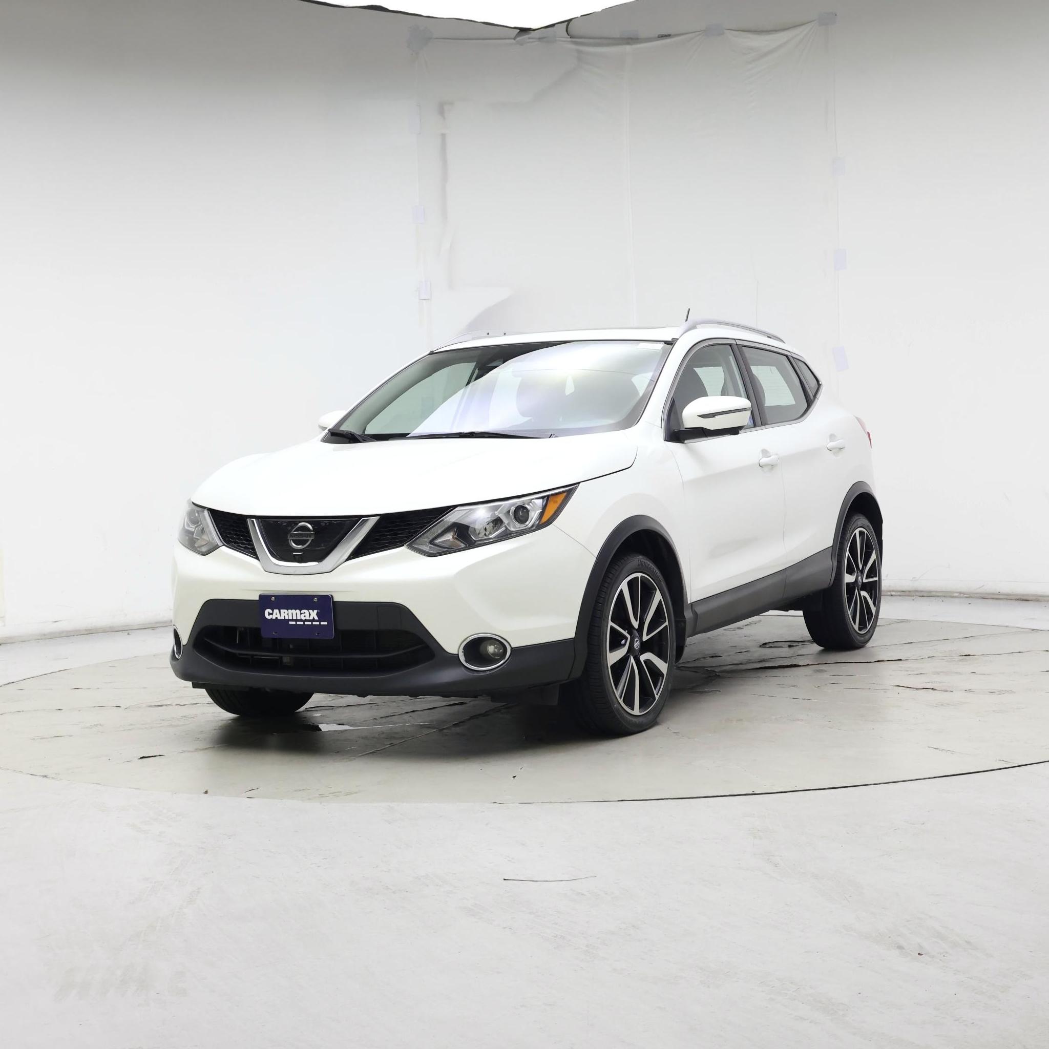 Thumbnail: 2017 Nissan Rogue Sport - 4