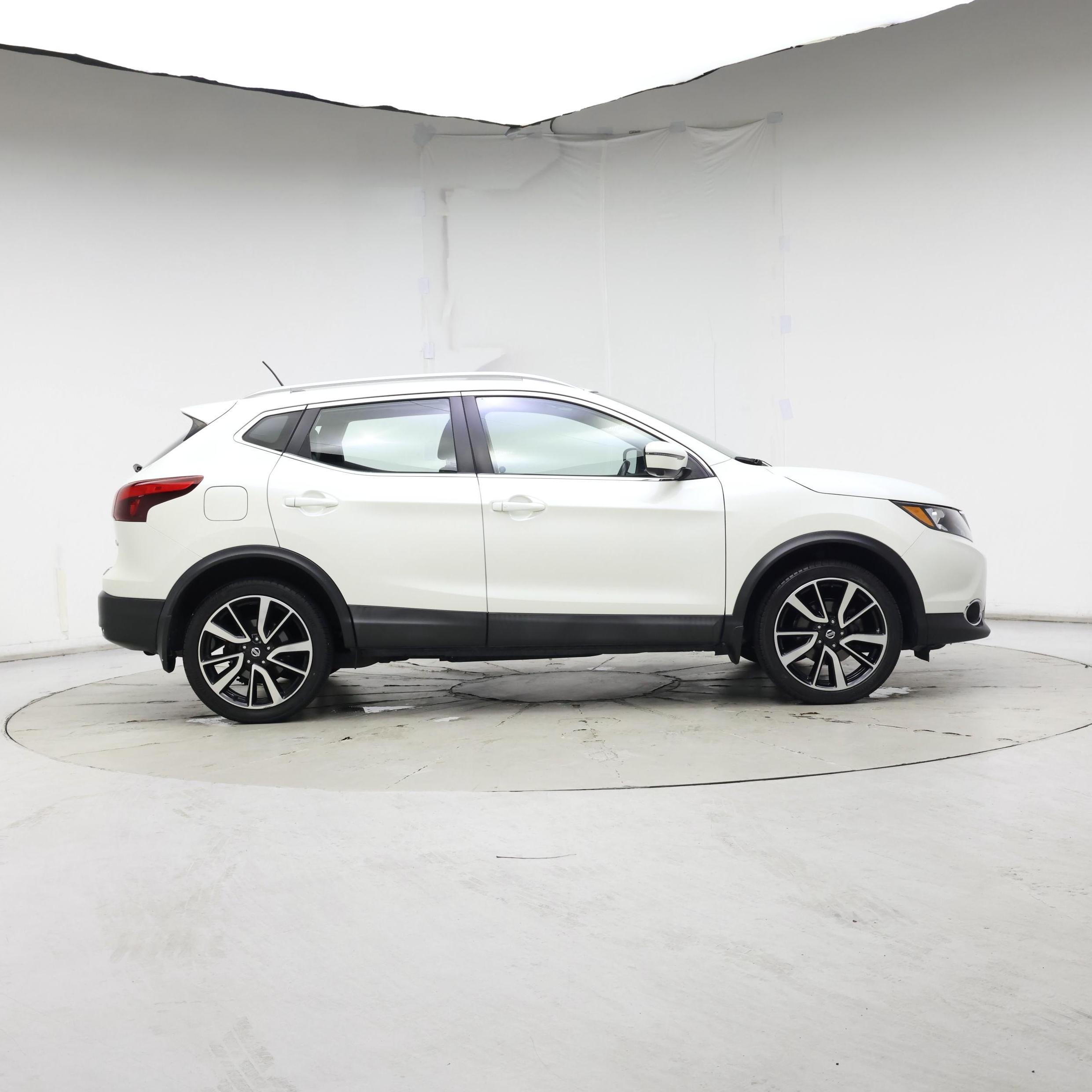 Thumbnail: 2017 Nissan Rogue Sport - 7