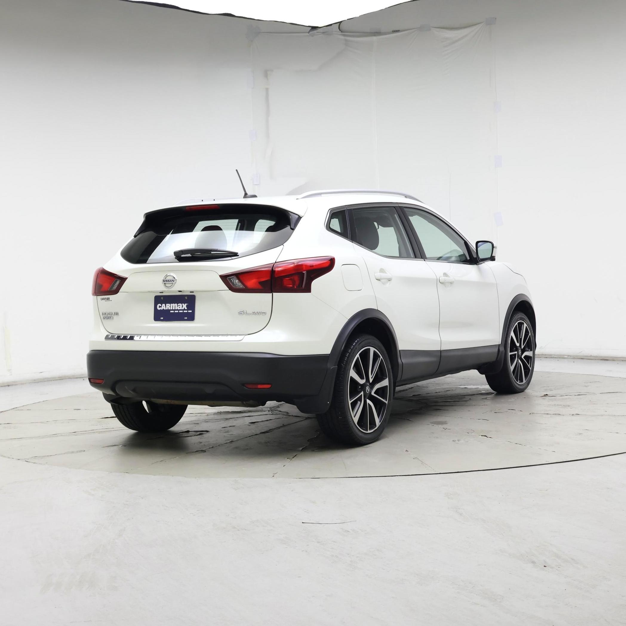 Thumbnail: 2017 Nissan Rogue Sport - 8