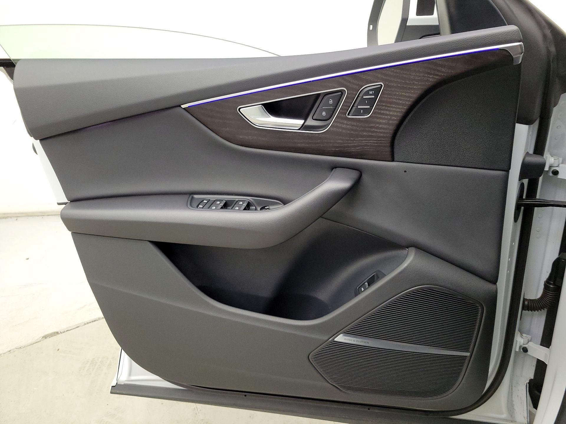 Thumbnail: 2021 Audi Q8 - 12