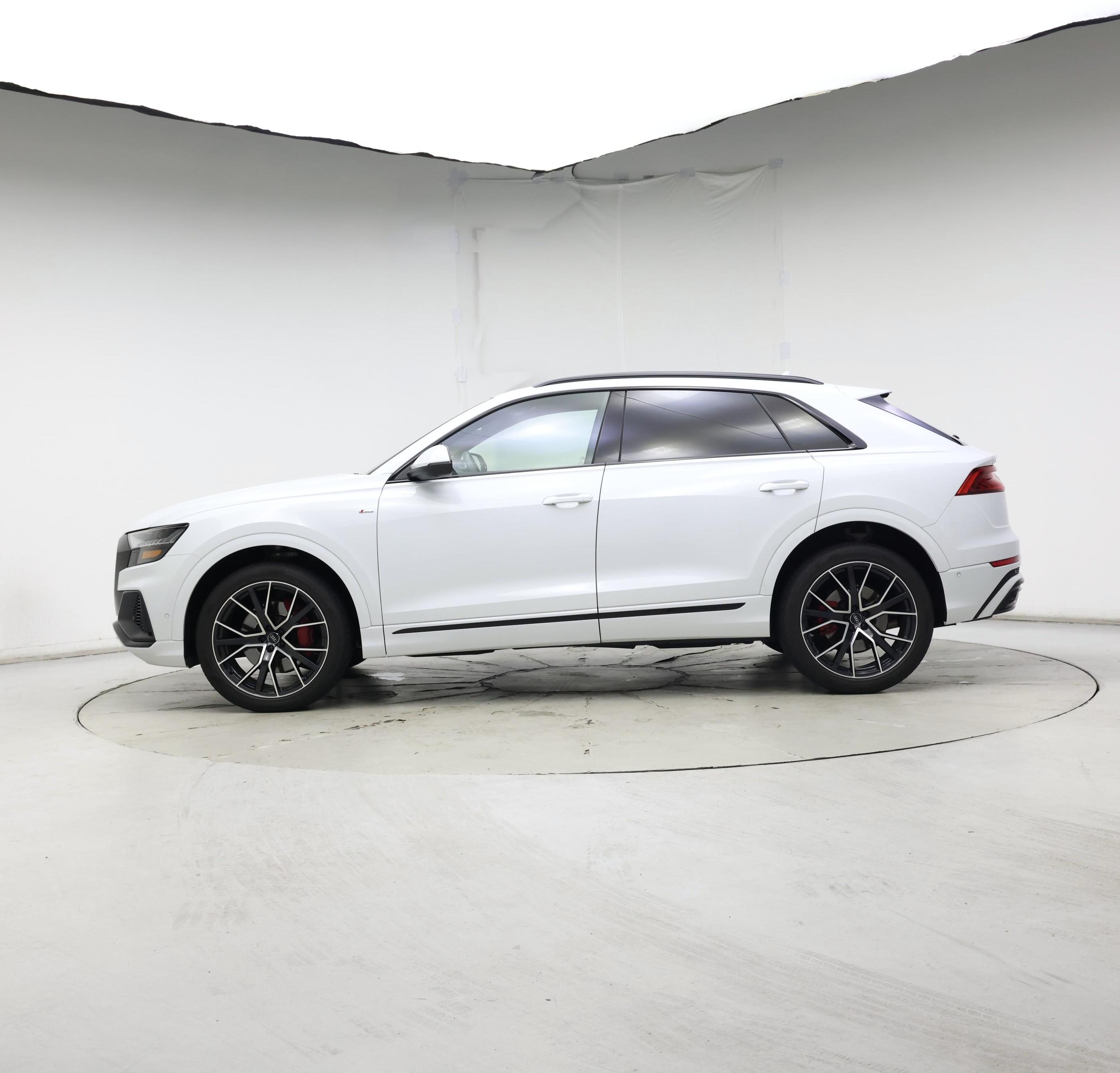 Thumbnail: 2021 Audi Q8 - 3