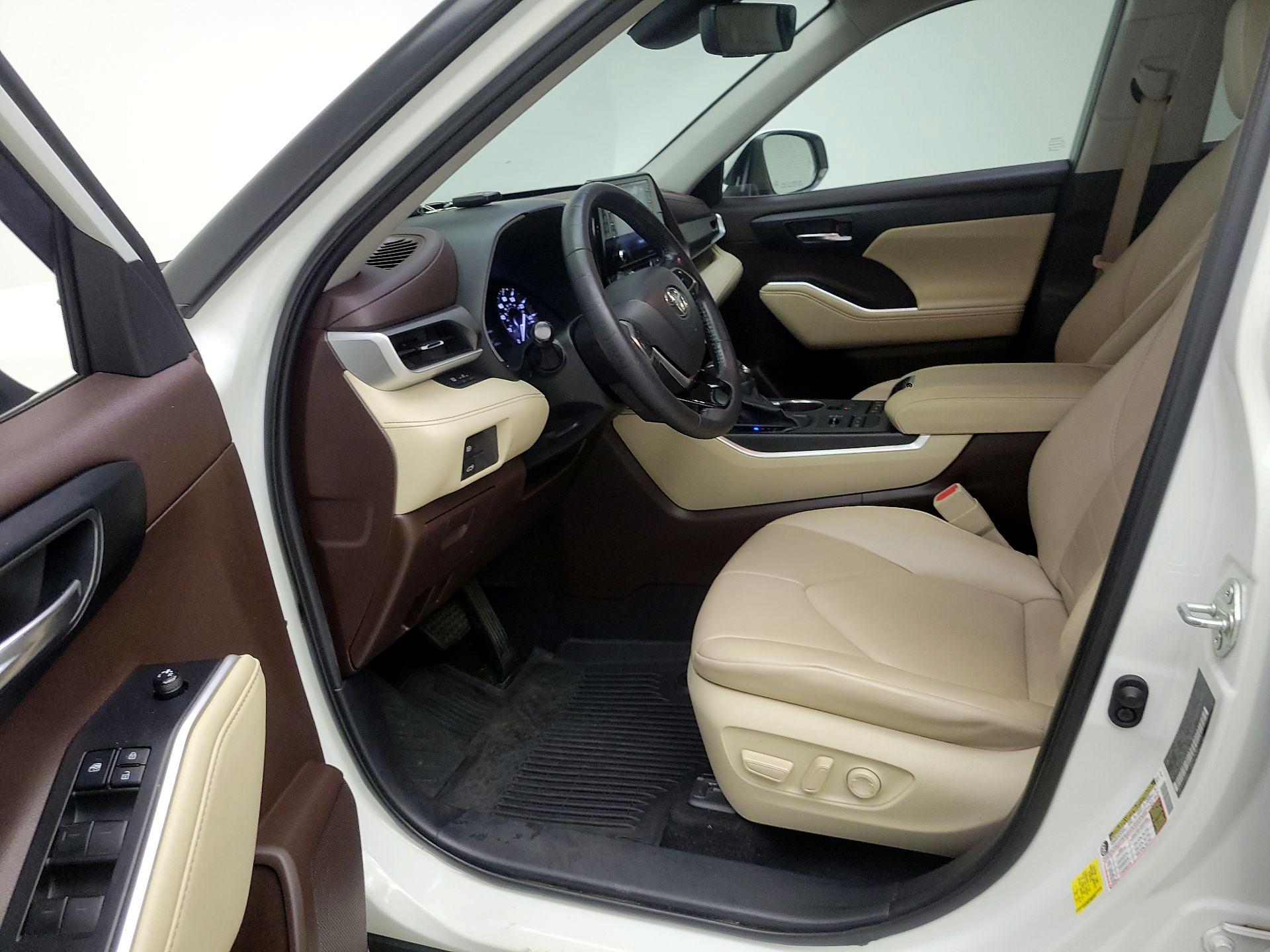 Thumbnail: 2021 Toyota Highlander - 11