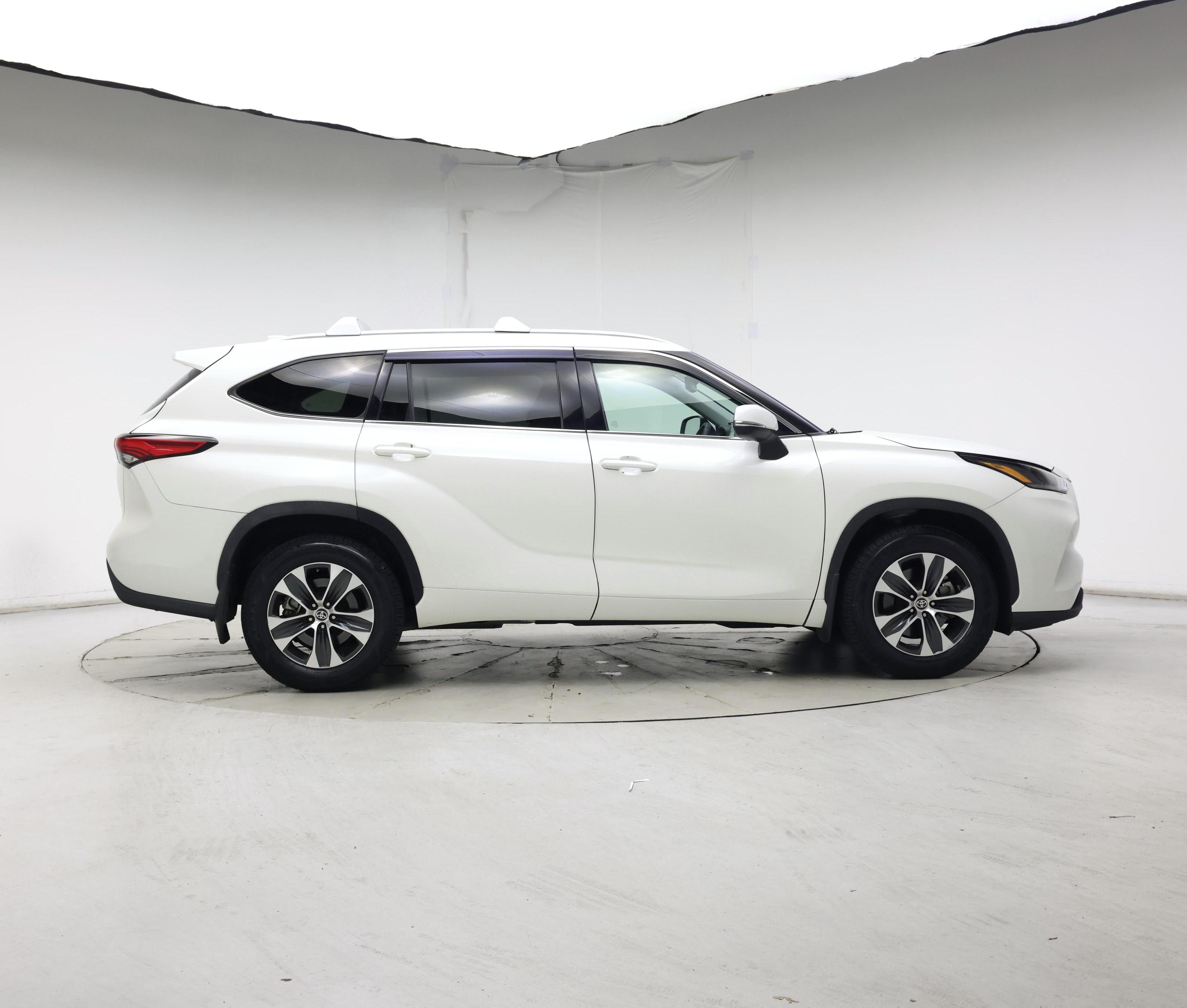 Thumbnail: 2021 Toyota Highlander - 7