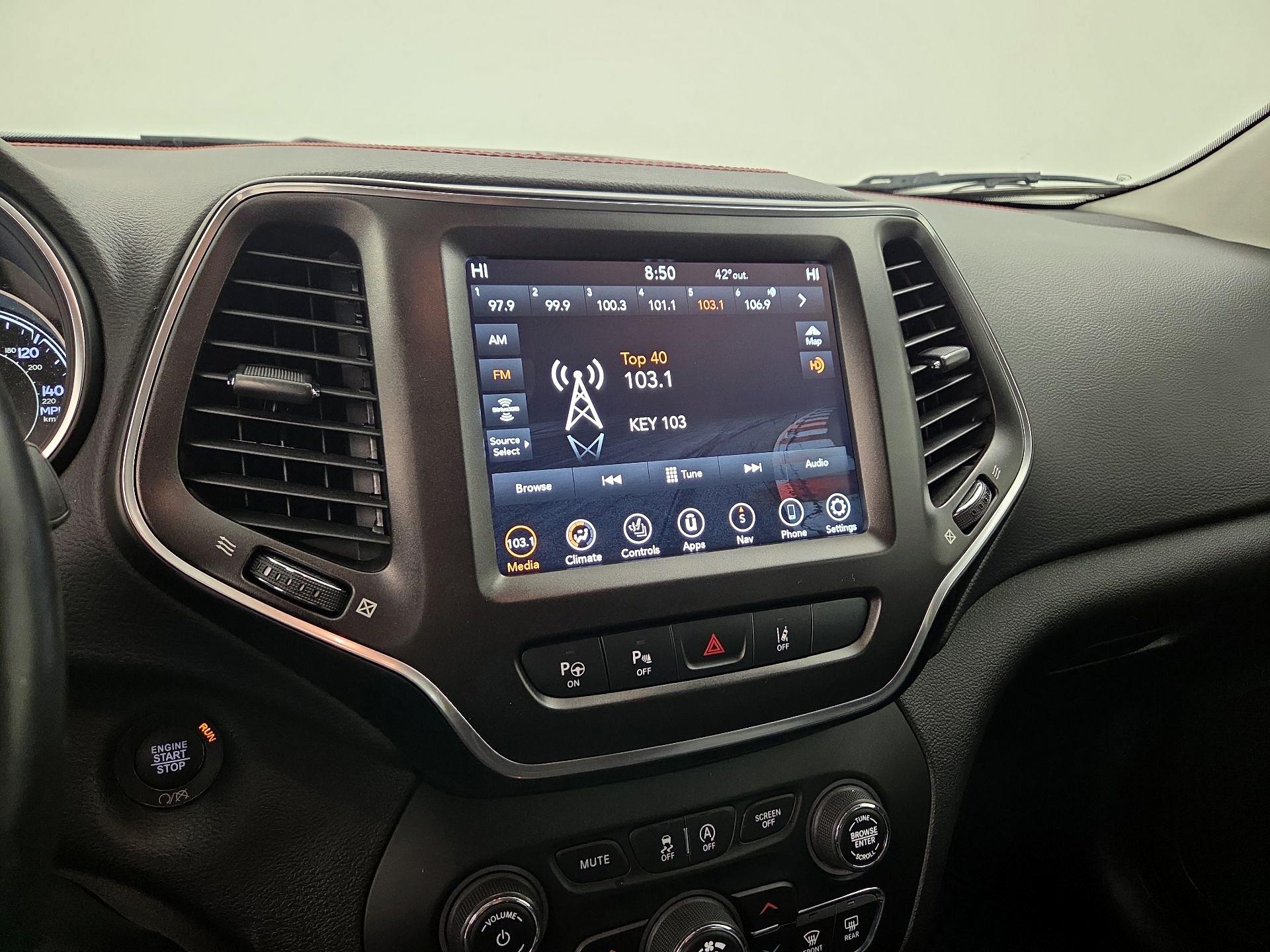 Thumbnail: 2020 Jeep Cherokee - 16