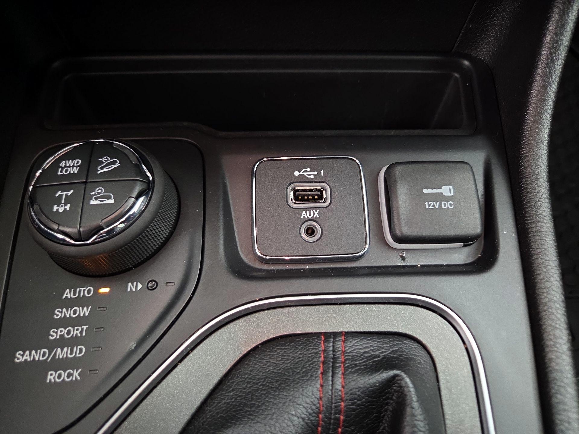 Thumbnail: 2020 Jeep Cherokee - 19