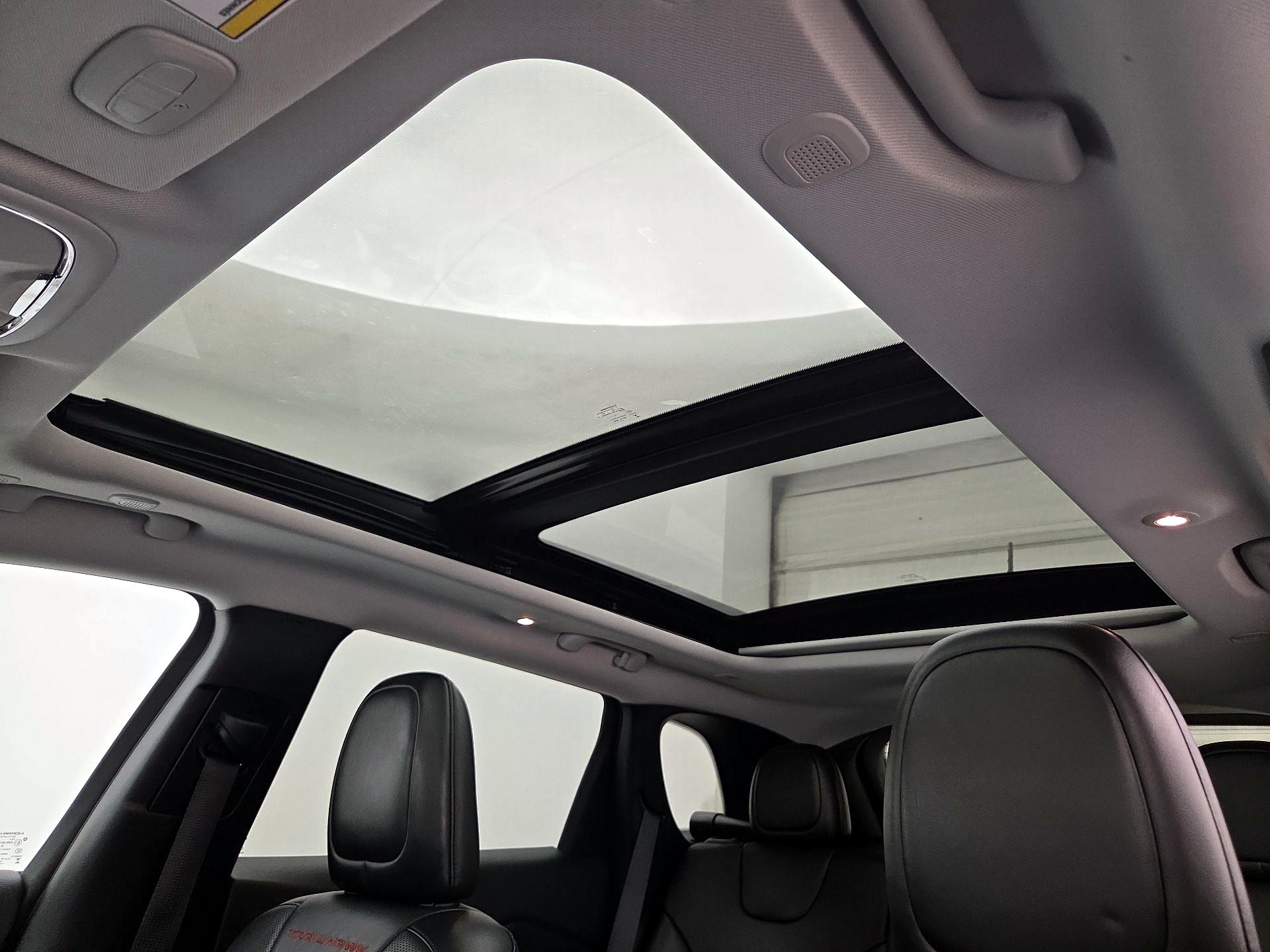 Thumbnail: 2020 Jeep Cherokee - 20