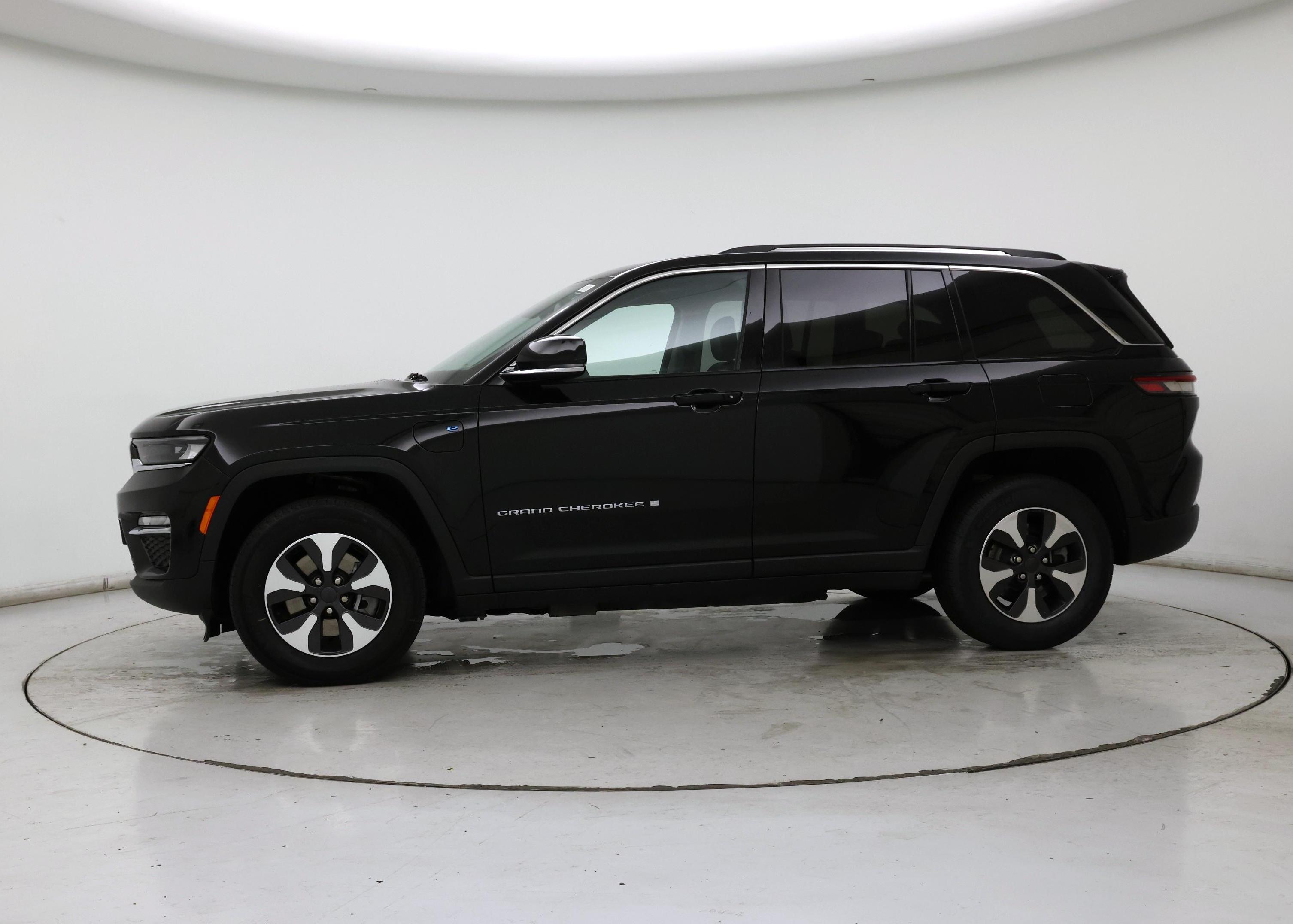 Thumbnail: 2023 Jeep Grand Cherokee - 3