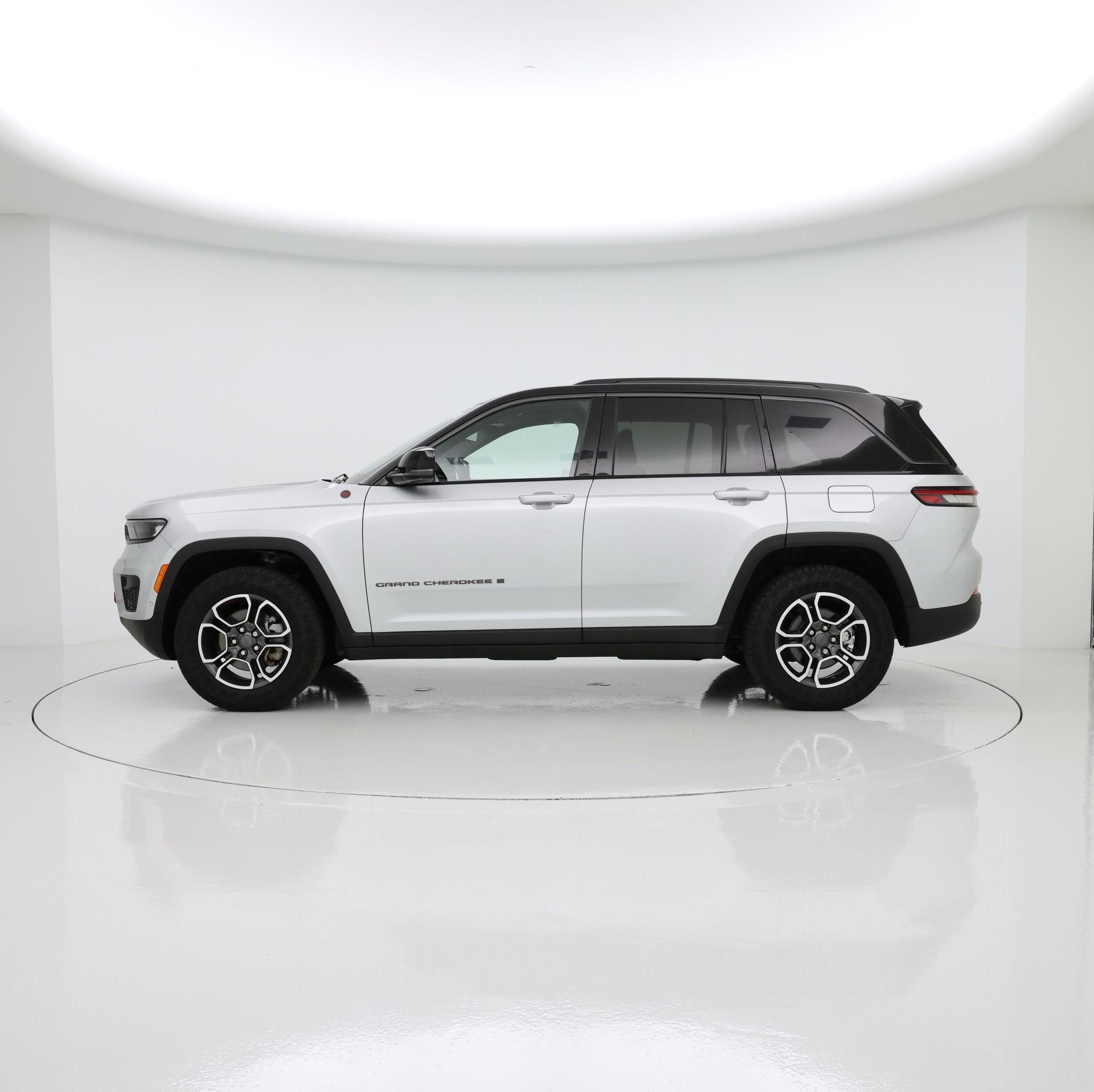 Thumbnail: 2022 Jeep Grand Cherokee - 3