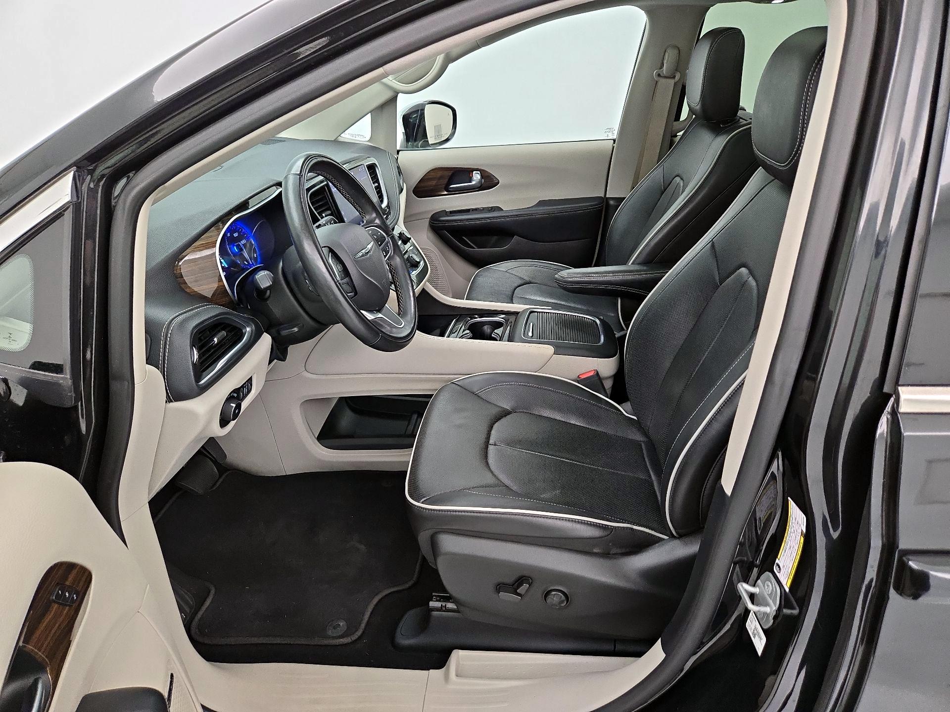 Thumbnail: 2022 Chrysler Pacifica - 11