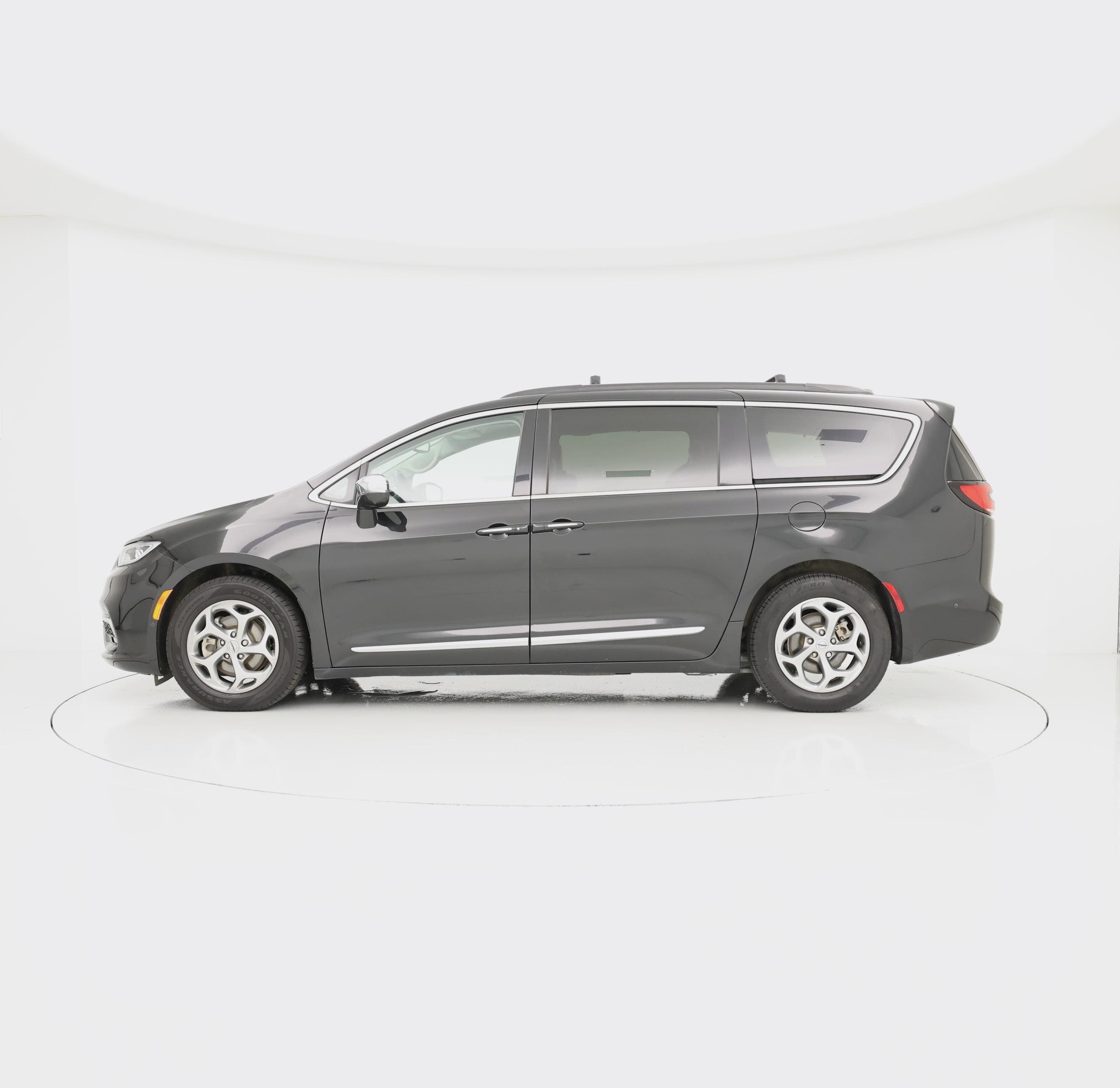 Thumbnail: 2022 Chrysler Pacifica - 3